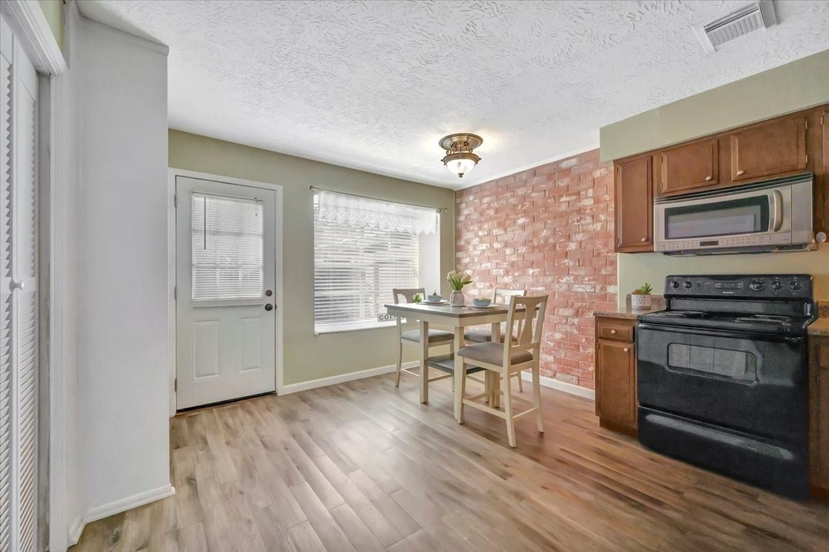 3910 Laura Leigh Drive, Friendswood, TX 77546 3910 Laura Leigh Drive, Friendswood, TX 77546