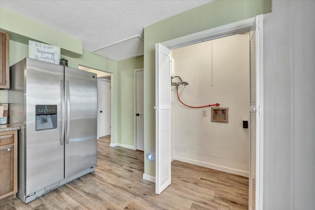 3910 Laura Leigh Drive, Friendswood, TX 77546 3910 Laura Leigh Drive, Friendswood, TX 77546