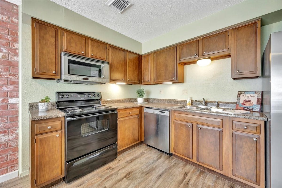 3910 Laura Leigh Drive, Friendswood, TX 77546 3910 Laura Leigh Drive, Friendswood, TX 77546