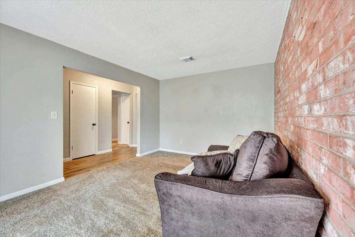 3910 Laura Leigh Drive, Friendswood, TX 77546 3910 Laura Leigh Drive, Friendswood, TX 77546