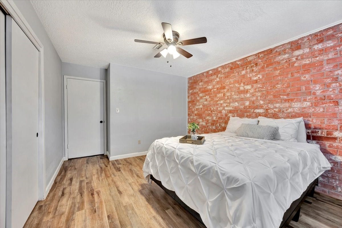 3910 Laura Leigh Drive, Friendswood, TX 77546 3910 Laura Leigh Drive, Friendswood, TX 77546