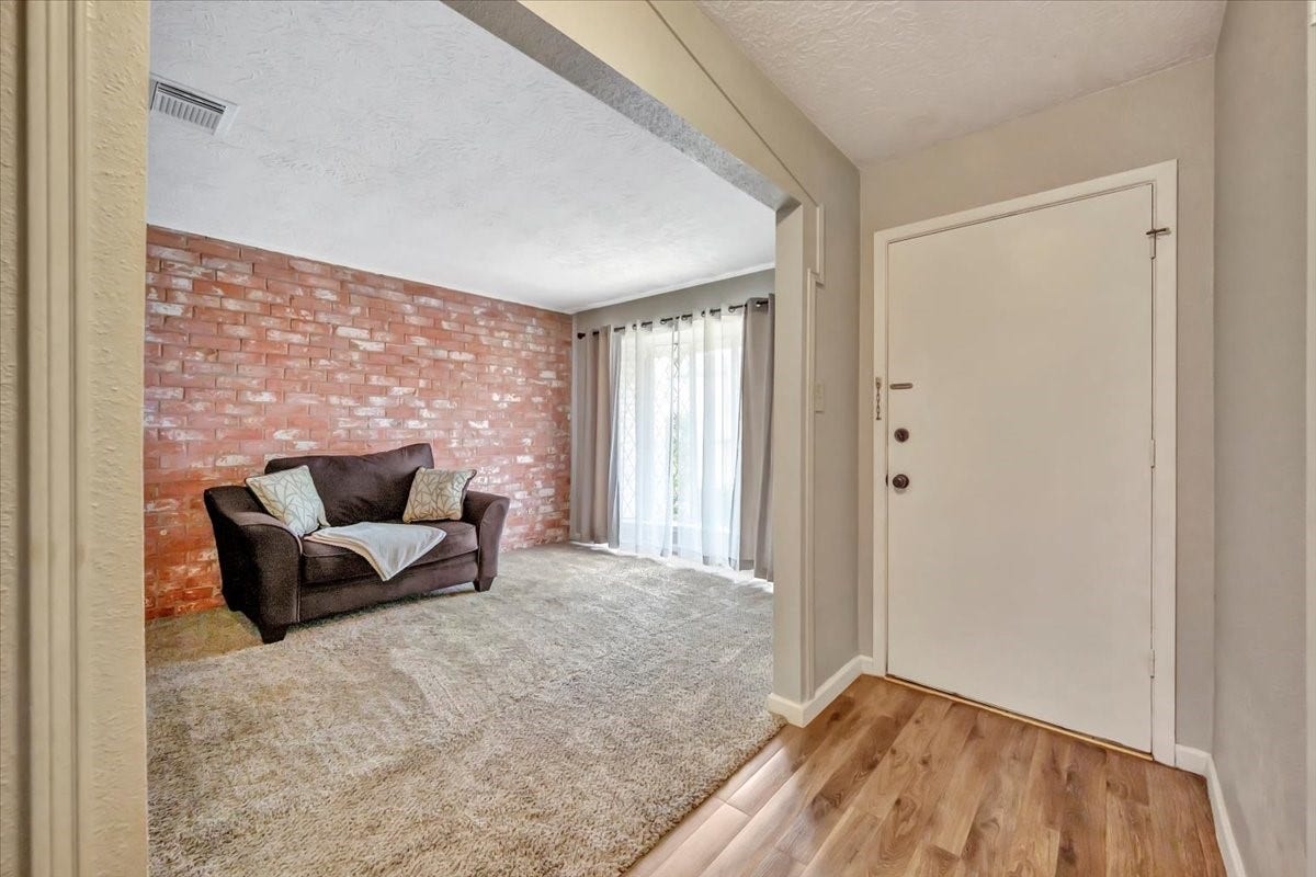 3910 Laura Leigh Drive, Friendswood, TX 77546 3910 Laura Leigh Drive, Friendswood, TX 77546