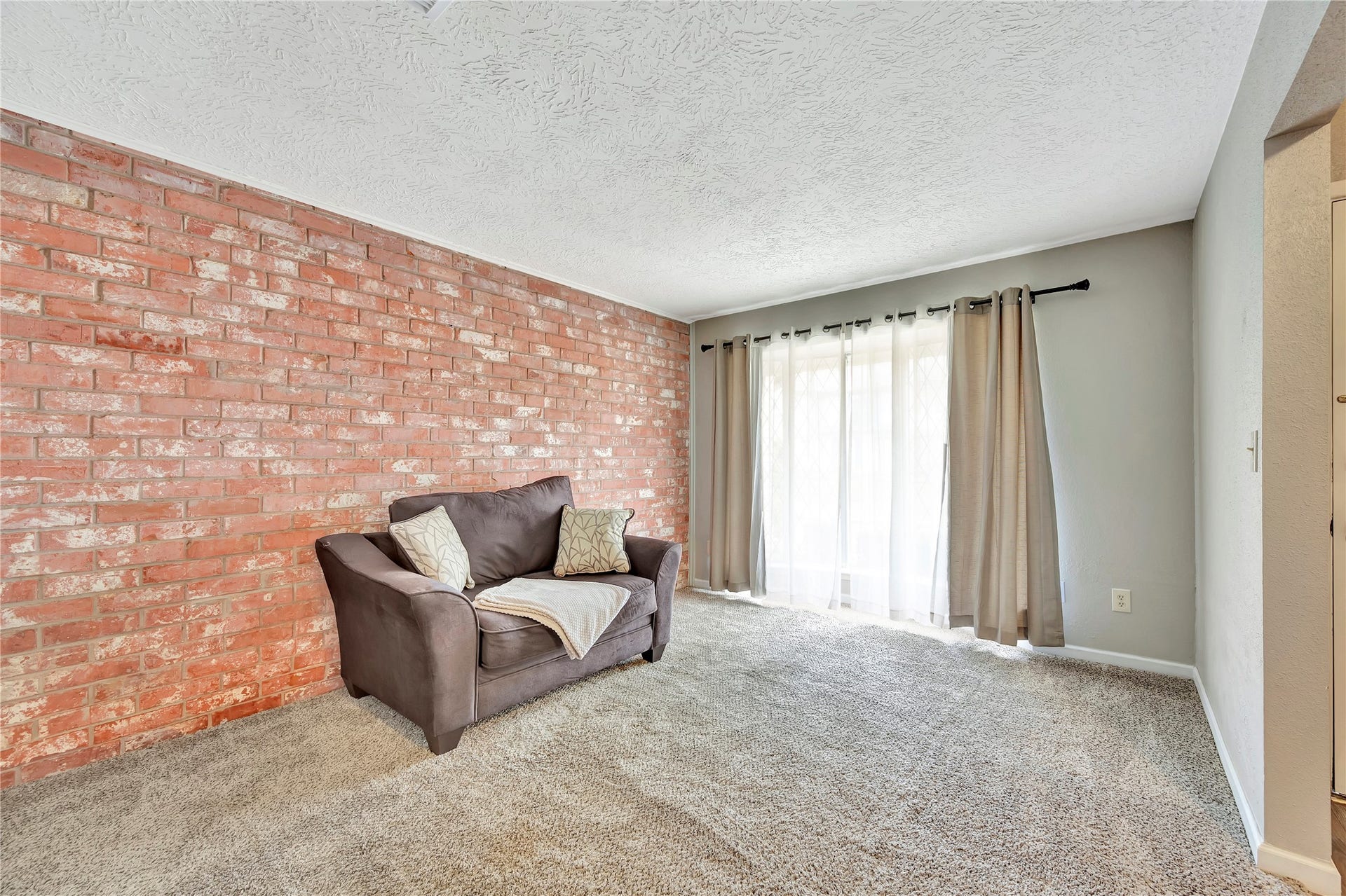 3910 Laura Leigh Drive, Friendswood, TX 77546 3910 Laura Leigh Drive, Friendswood, TX 77546