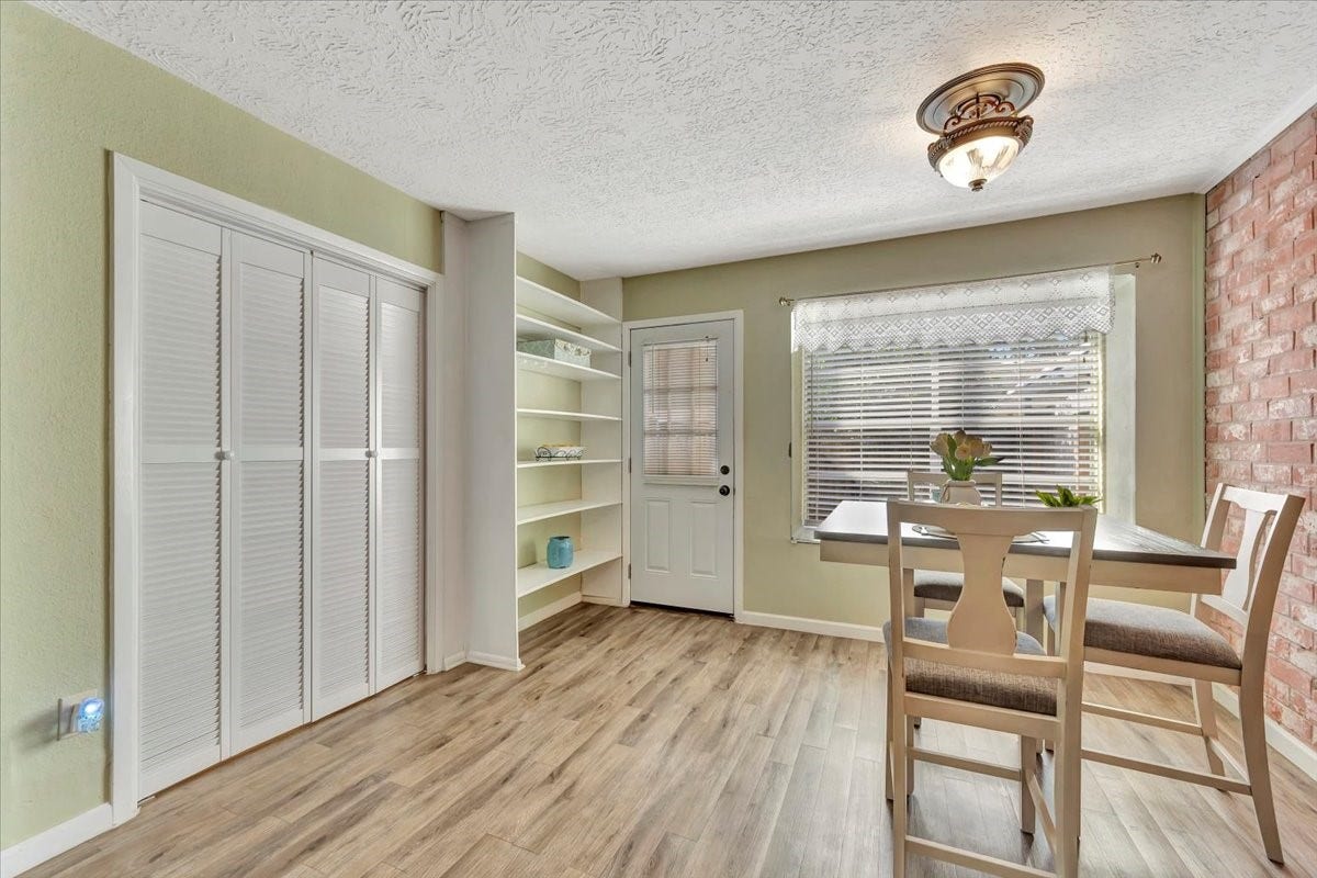 3910 Laura Leigh Drive, Friendswood, TX 77546 3910 Laura Leigh Drive, Friendswood, TX 77546