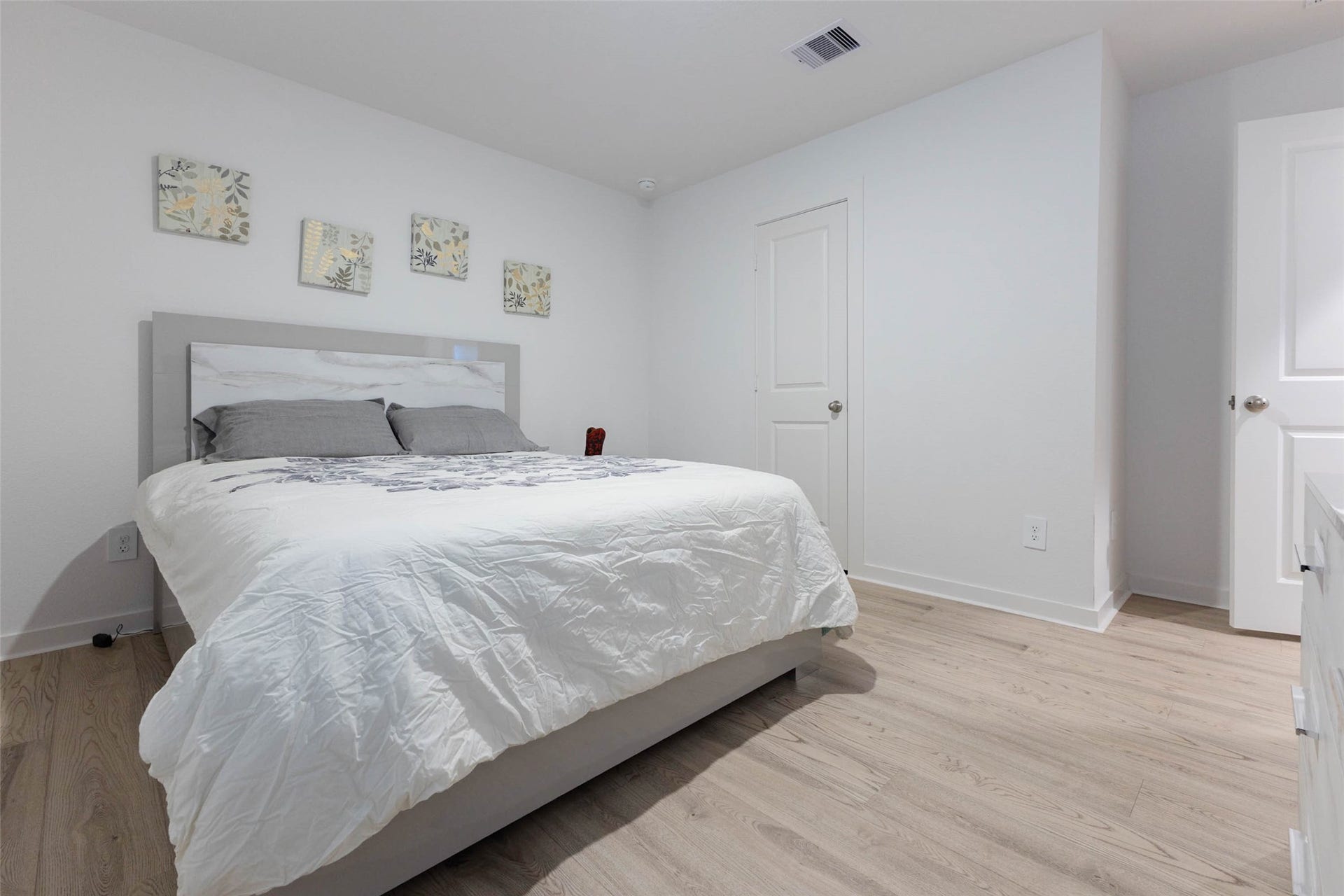 30502 White Cliff Court, Fulshear, TX 77441 Bright and inviting bedroom, no carpet.