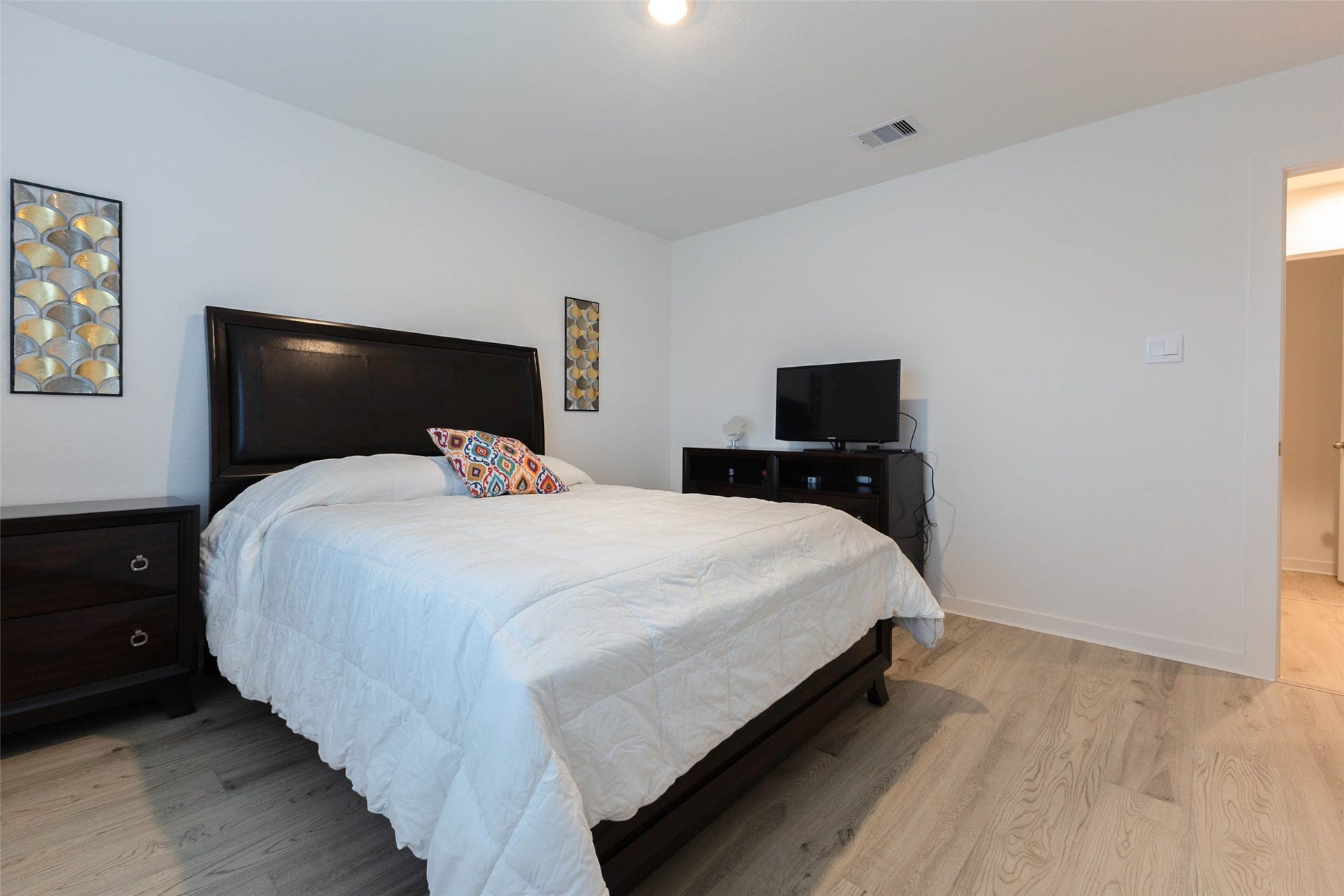 30502 White Cliff Court, Fulshear, TX 77441 Bright and inviting bedroom,perfect for relaxation.