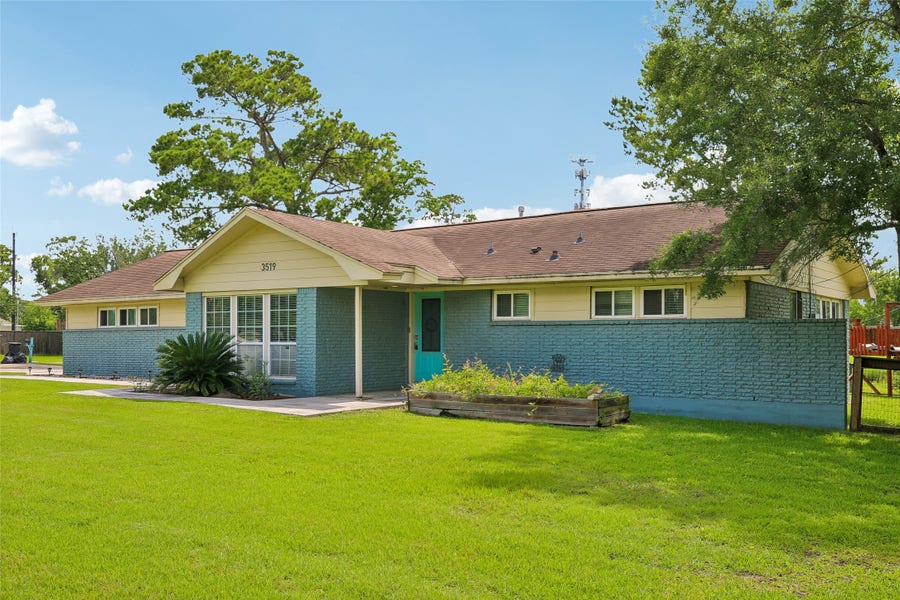 Property photo for 3519 Highway 146 S, Shoreacres, TX