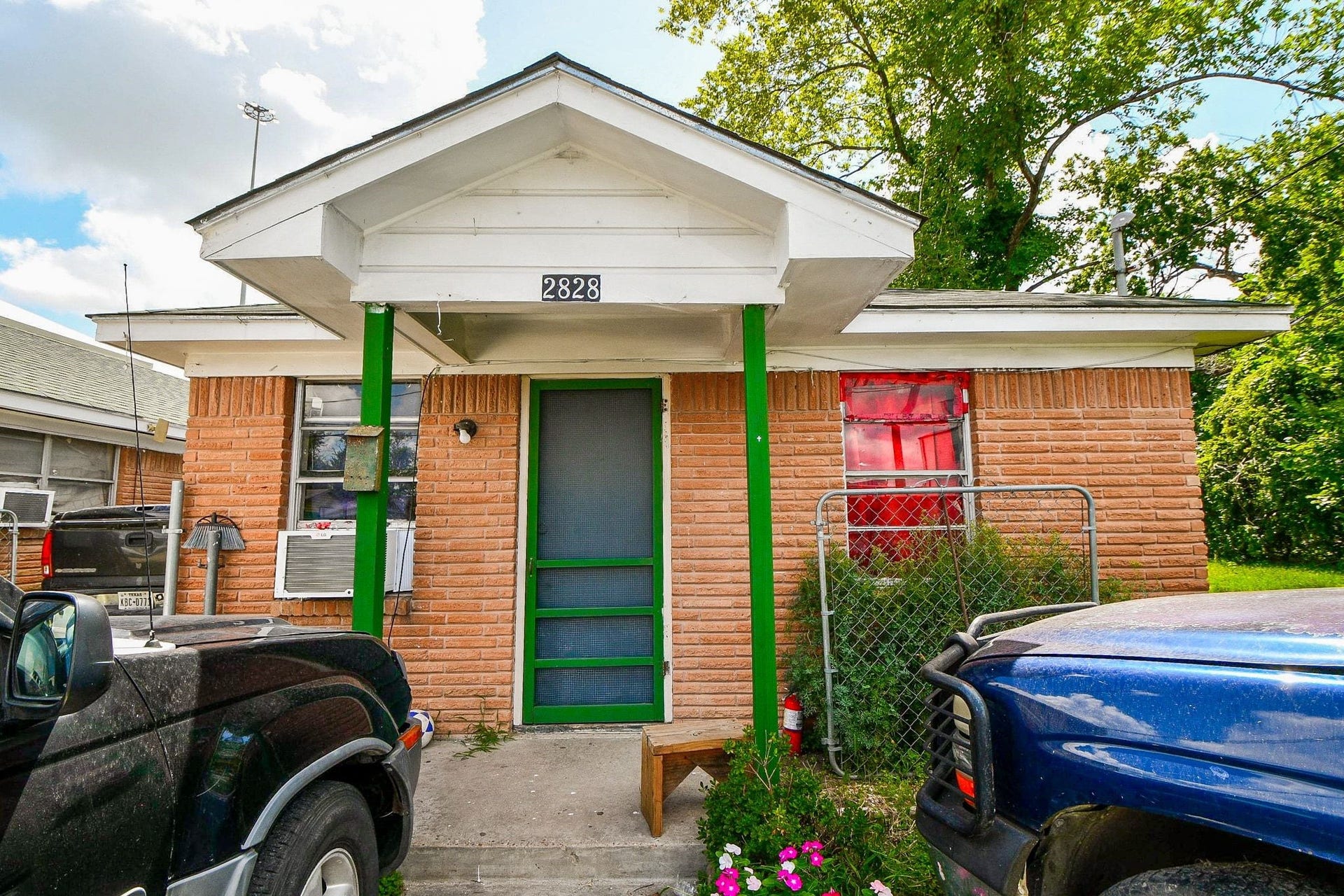 2828 Brackenridge Street, Houston, TX 77026 2828 Brackenridge Street, Houston, TX 77026