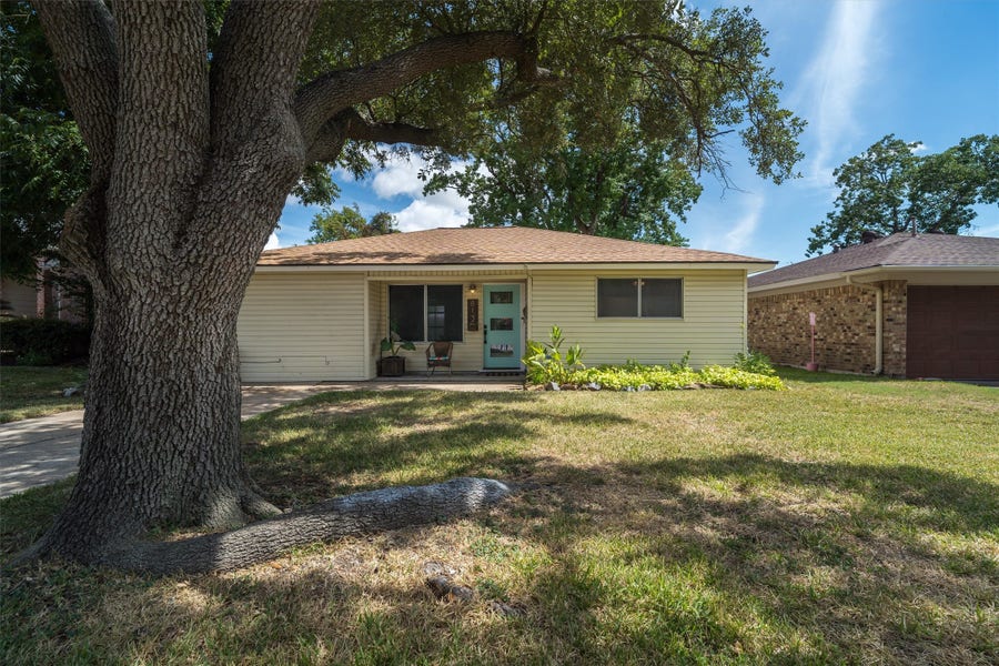 Property photo for 813 Dutch Street, Deer Park, TX