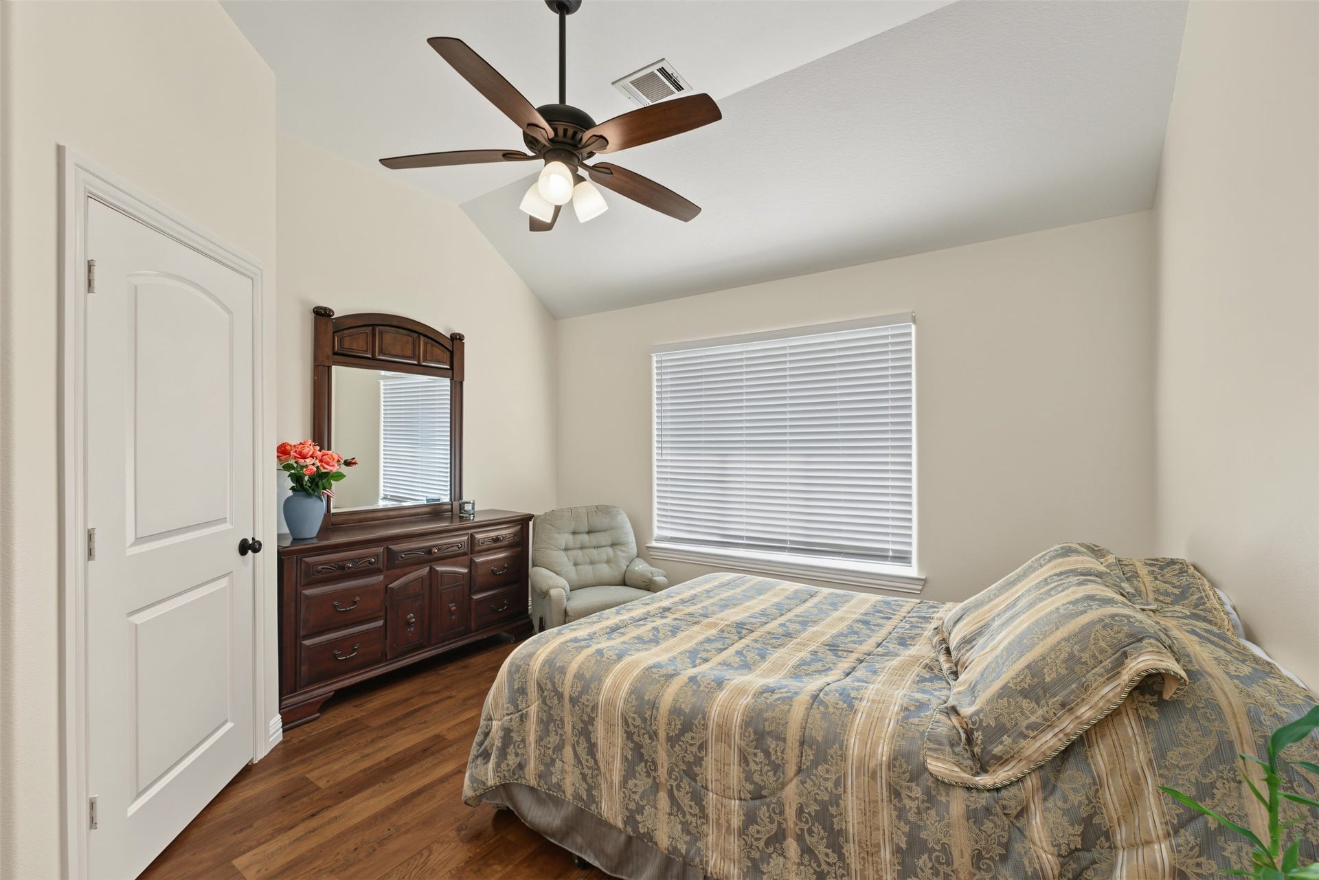 Second bedroom