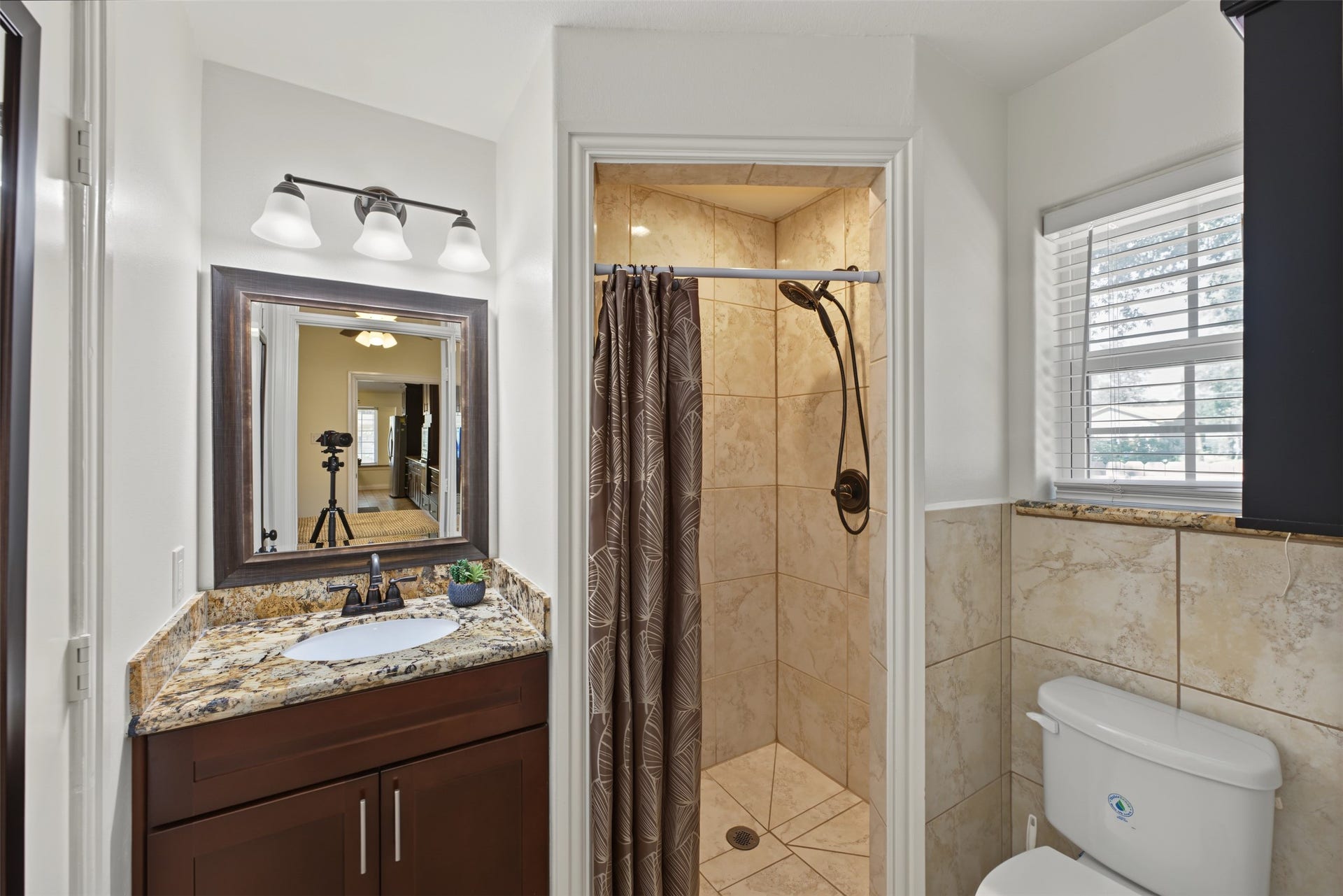 Bathroom of the third bedroom.