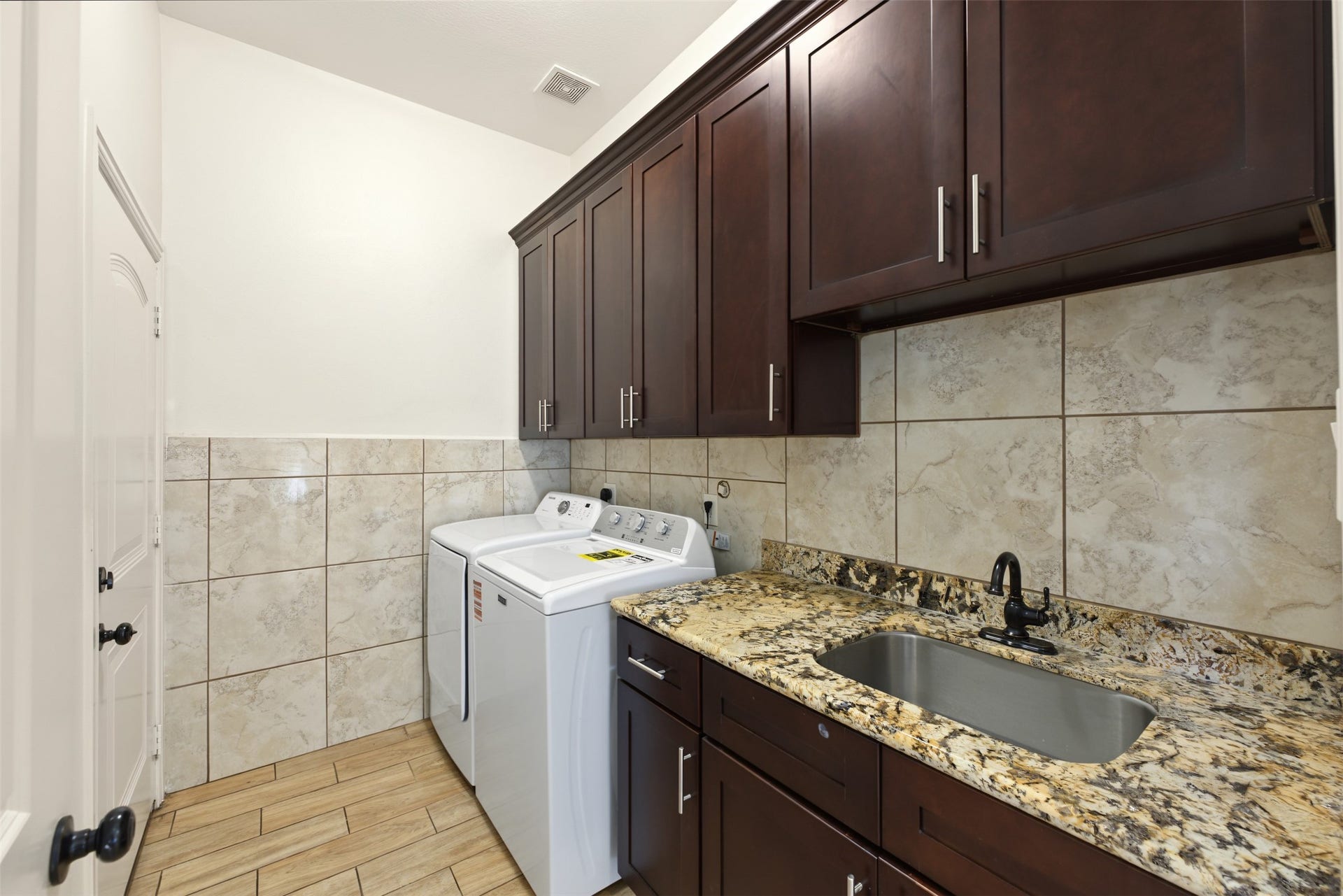 Laundry room with sink