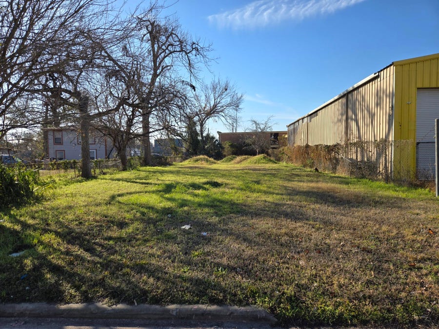 Property photo for 405 Eichwurzel Lane, Houston, TX
