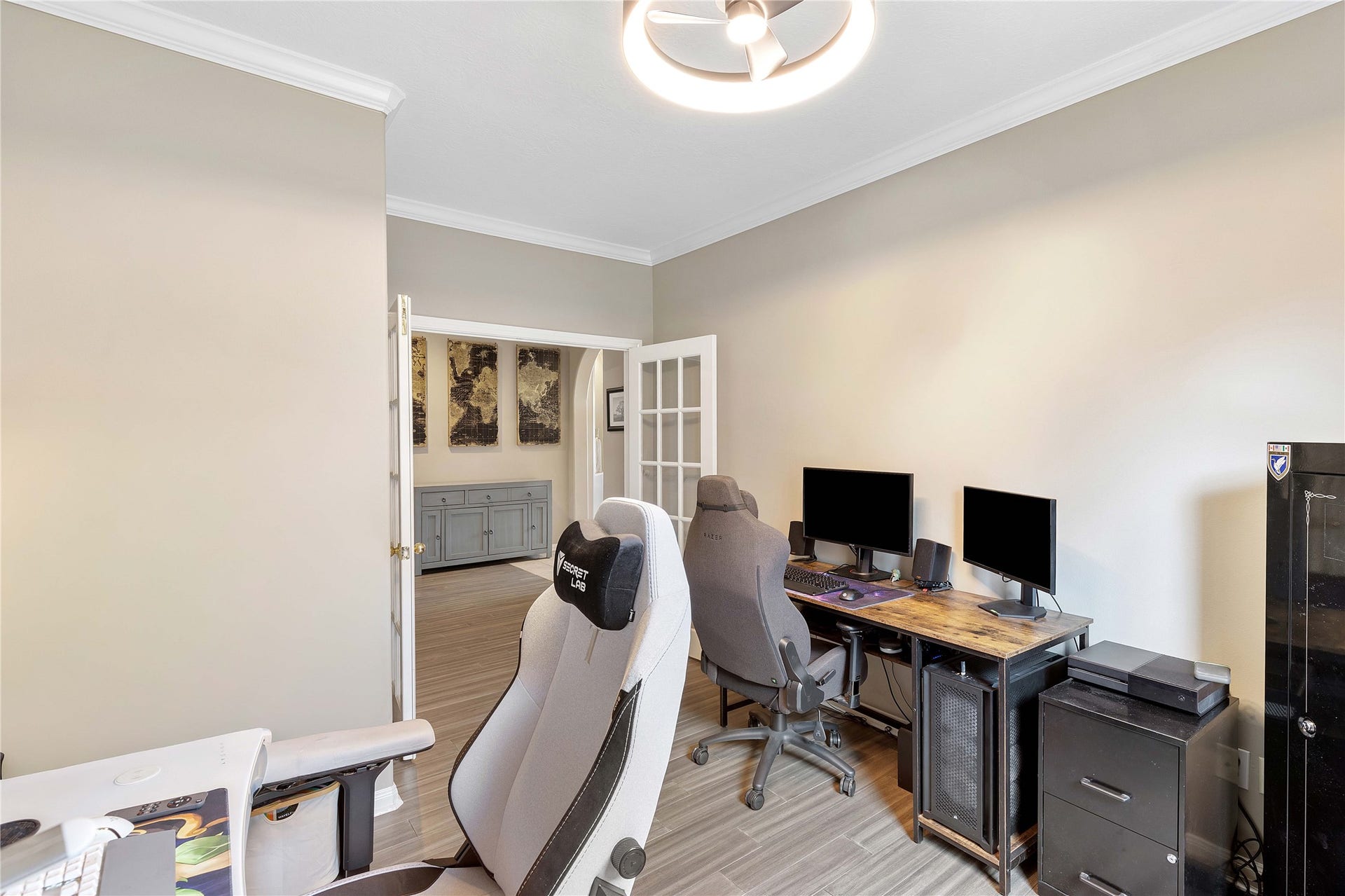 18343 Otter Creek Trail, Humble, TX 77346 Discover productivity in this inviting office space, featuring sleek floors, abundant natural light, and modern design elements, perfect for focused work and creativity.