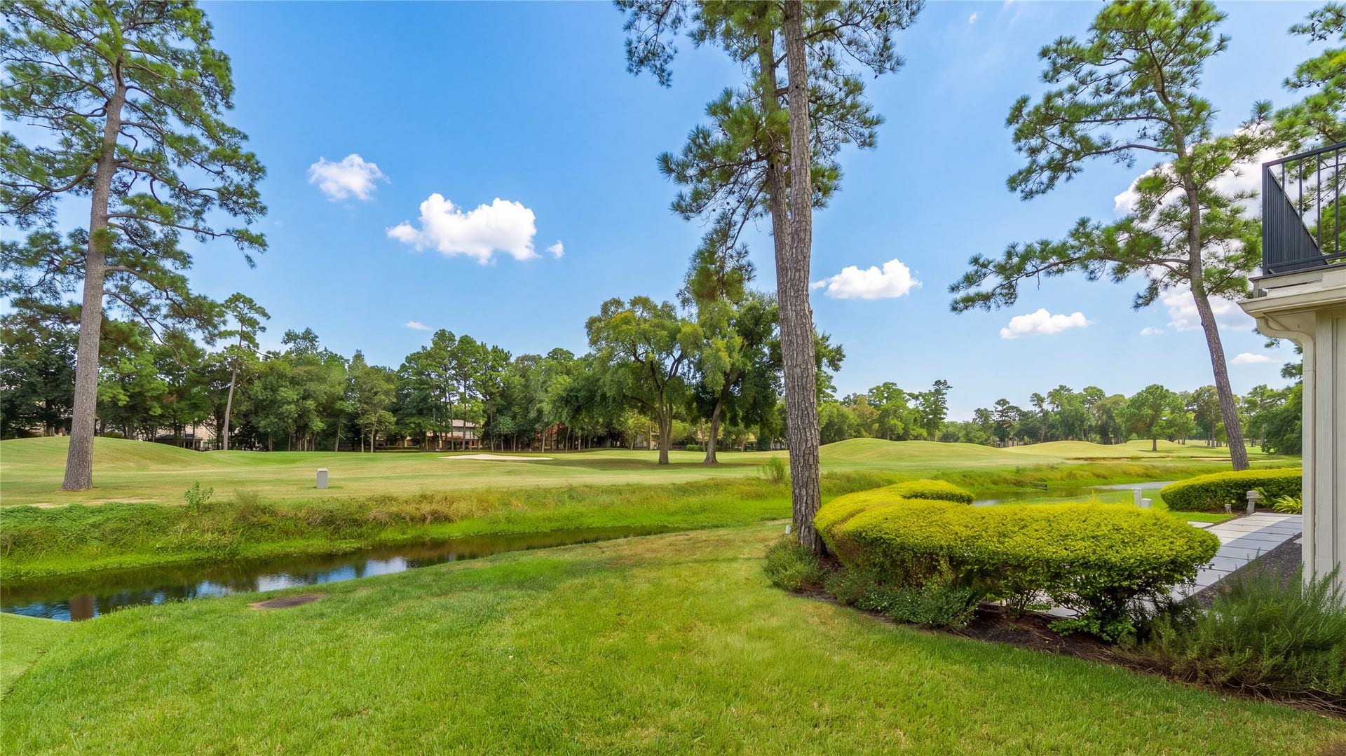 75 Huntsmans Horn Circle, The Woodlands, TX 77380 Experience serene golf course living with stunning views of the lush TPC greens right from your backyard.