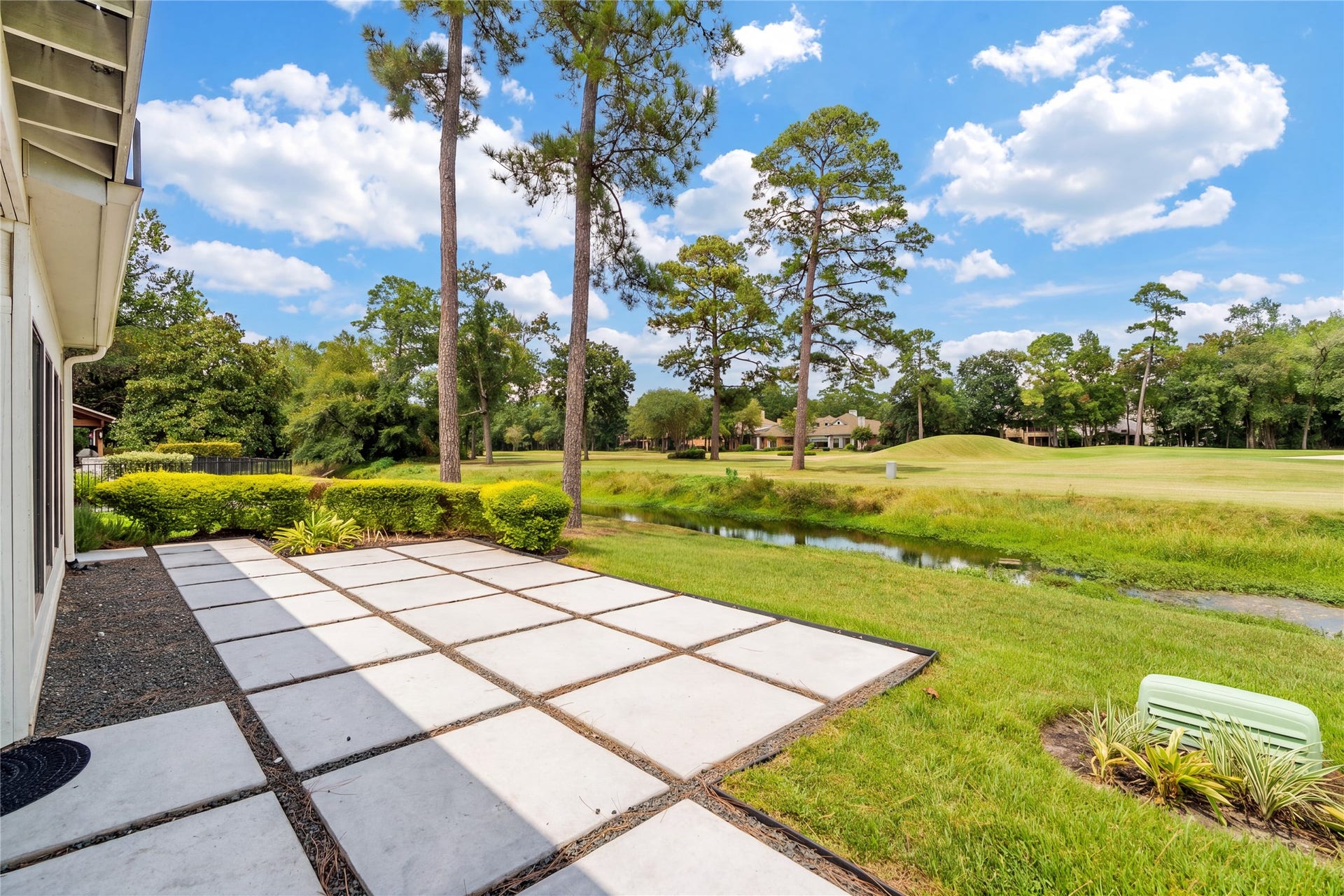 75 Huntsmans Horn Circle, The Woodlands, TX 77380 75 Huntsmans Horn Circle, The Woodlands, TX 77380