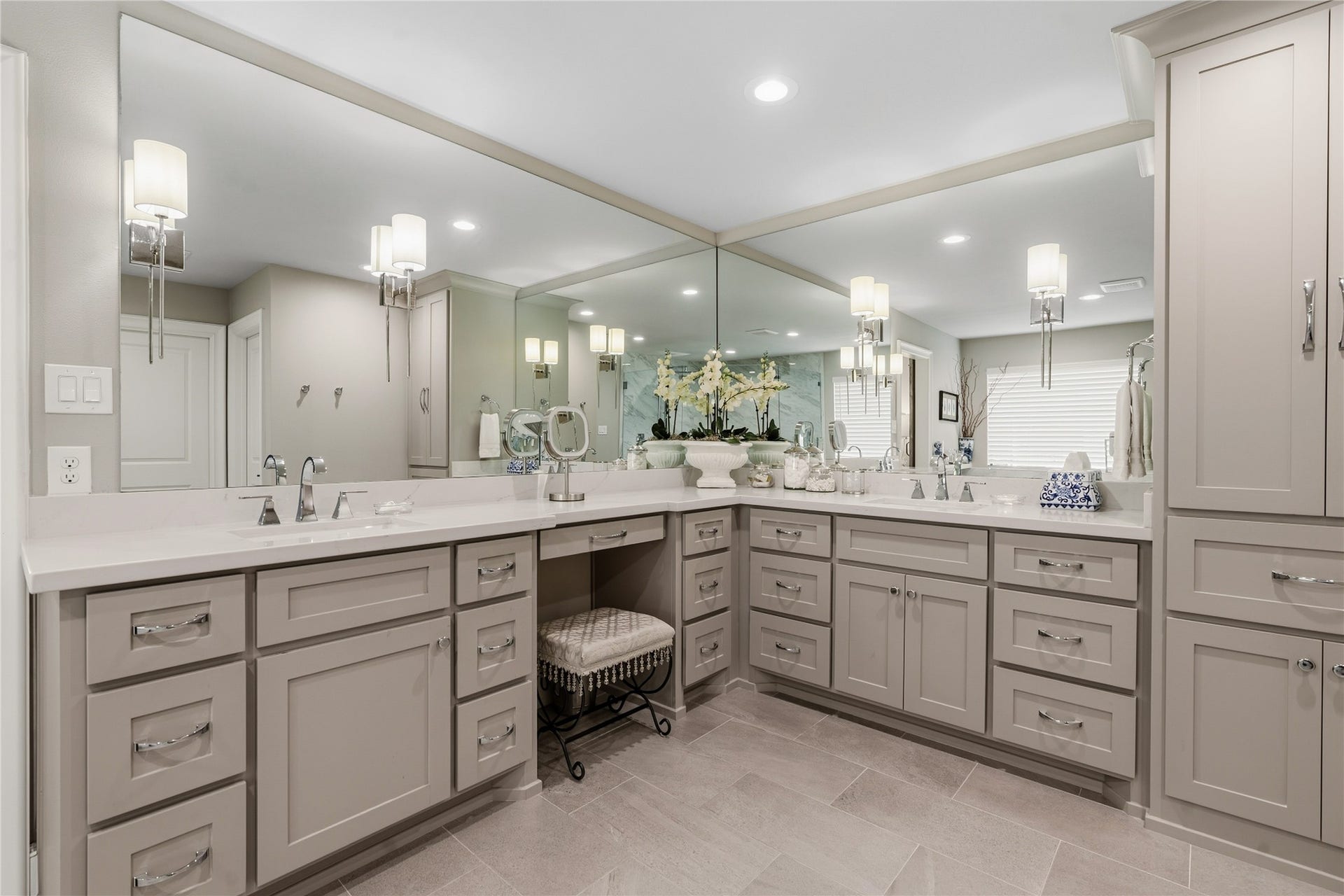 75 Huntsmans Horn Circle, The Woodlands, TX 77380 Large Primary Bathroom