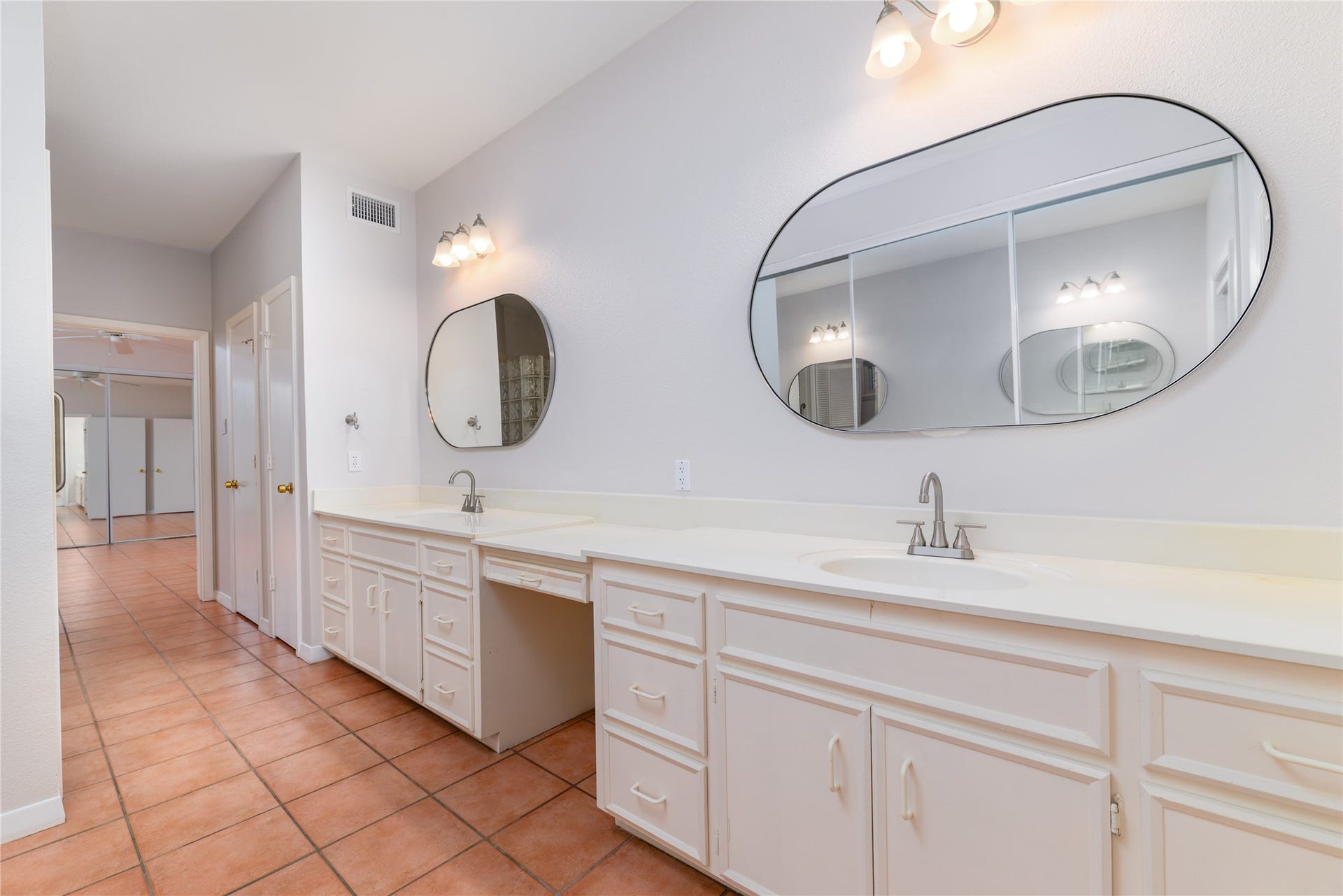 904 Winston Drive, Richmond, TX 77469 Primary bathroom.