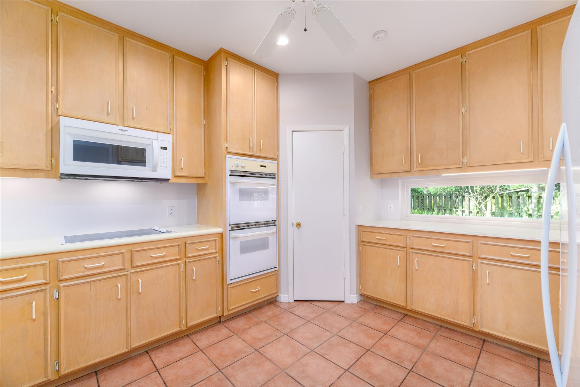 904 Winston Drive, Richmond, TX 77469 The chef's kitchen offers plenty of counter and cabinet space, as well as a panoramic window that fills the room with natural light.