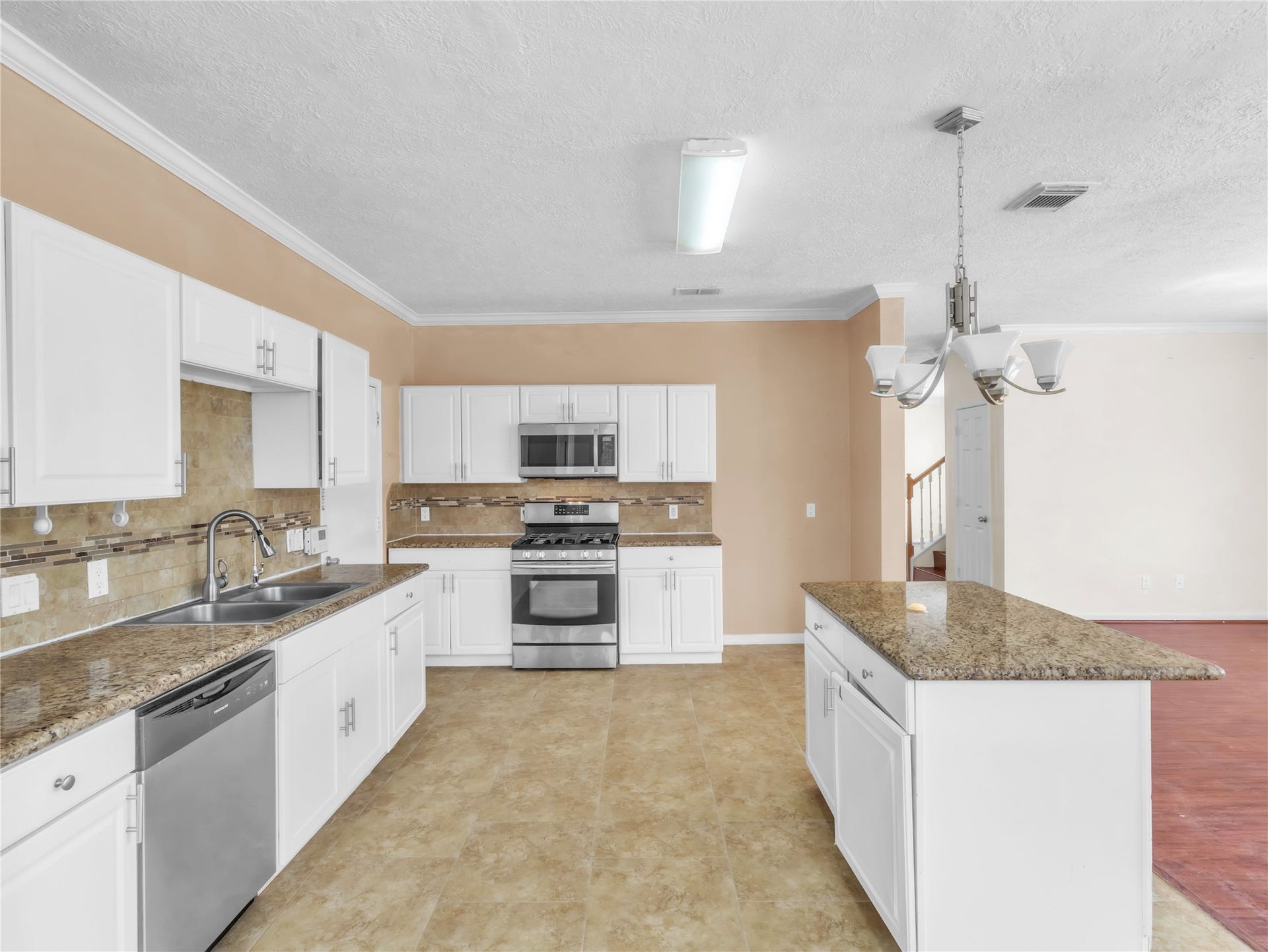 14811 Stocklin Court, Sugar Land, TX 77498 Kitchen