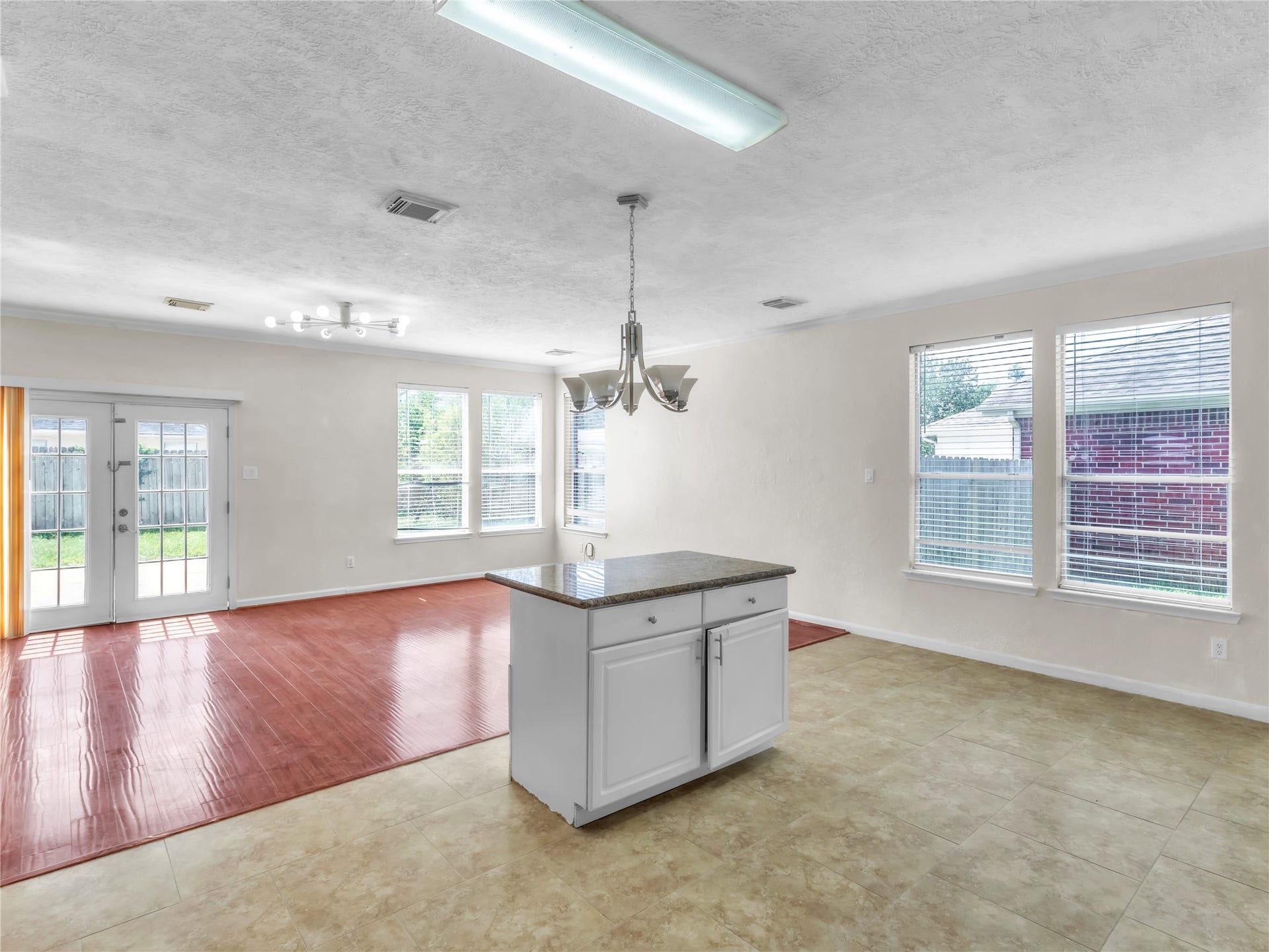 14811 Stocklin Court, Sugar Land, TX 77498 Kitchen