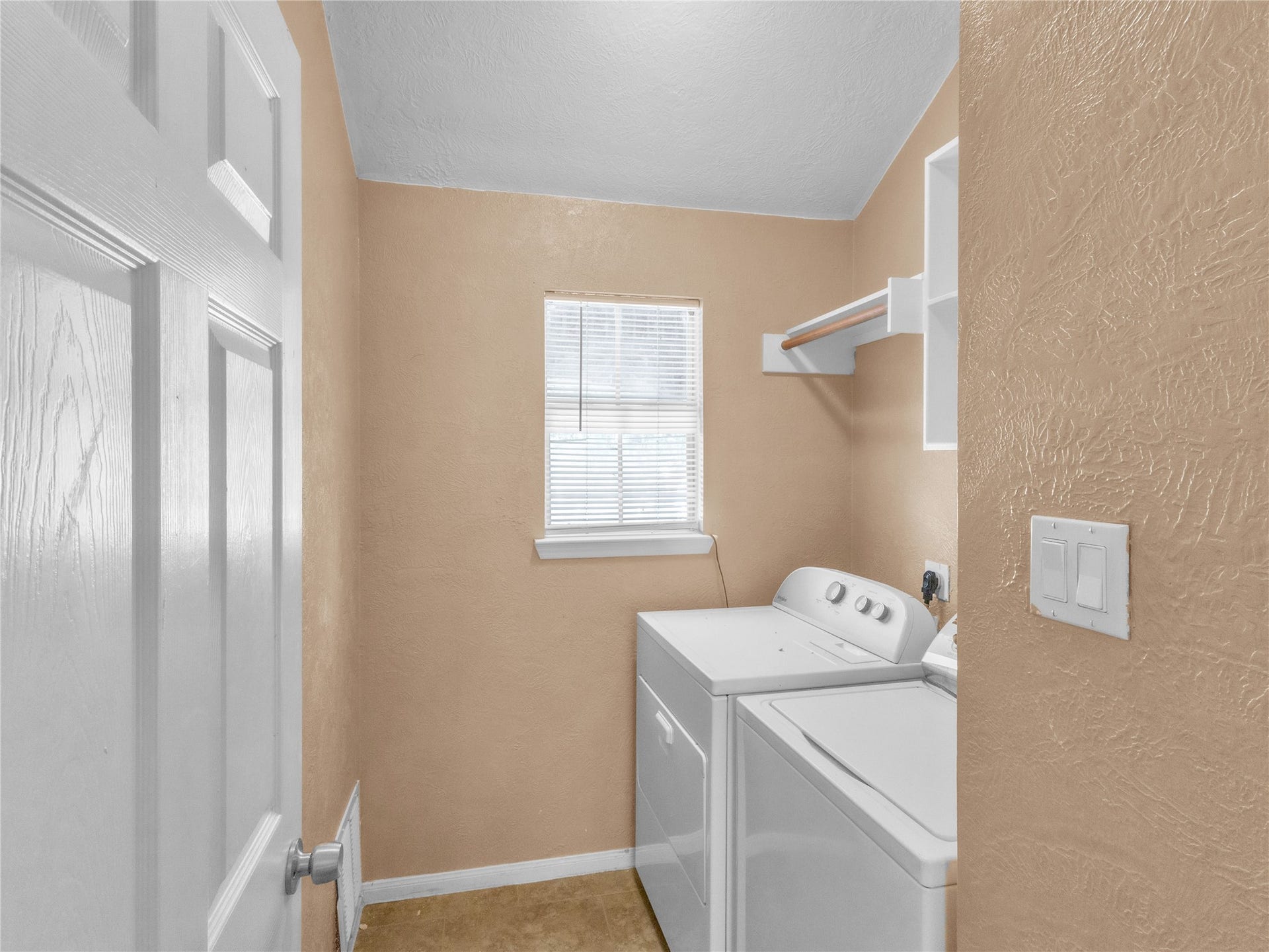 14811 Stocklin Court, Sugar Land, TX 77498 Laundry (2nd floor)