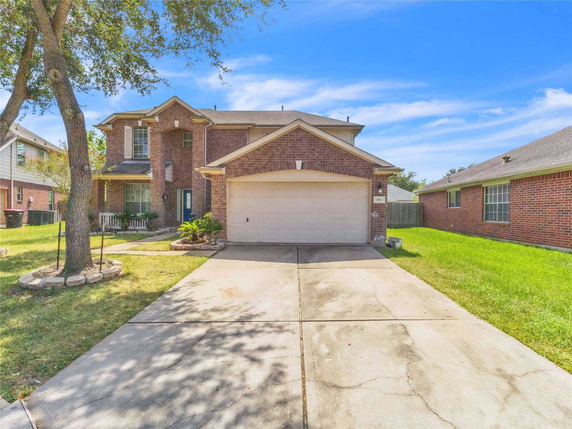 14811 Stocklin Court, Sugar Land, TX 77498 Drive way to garage