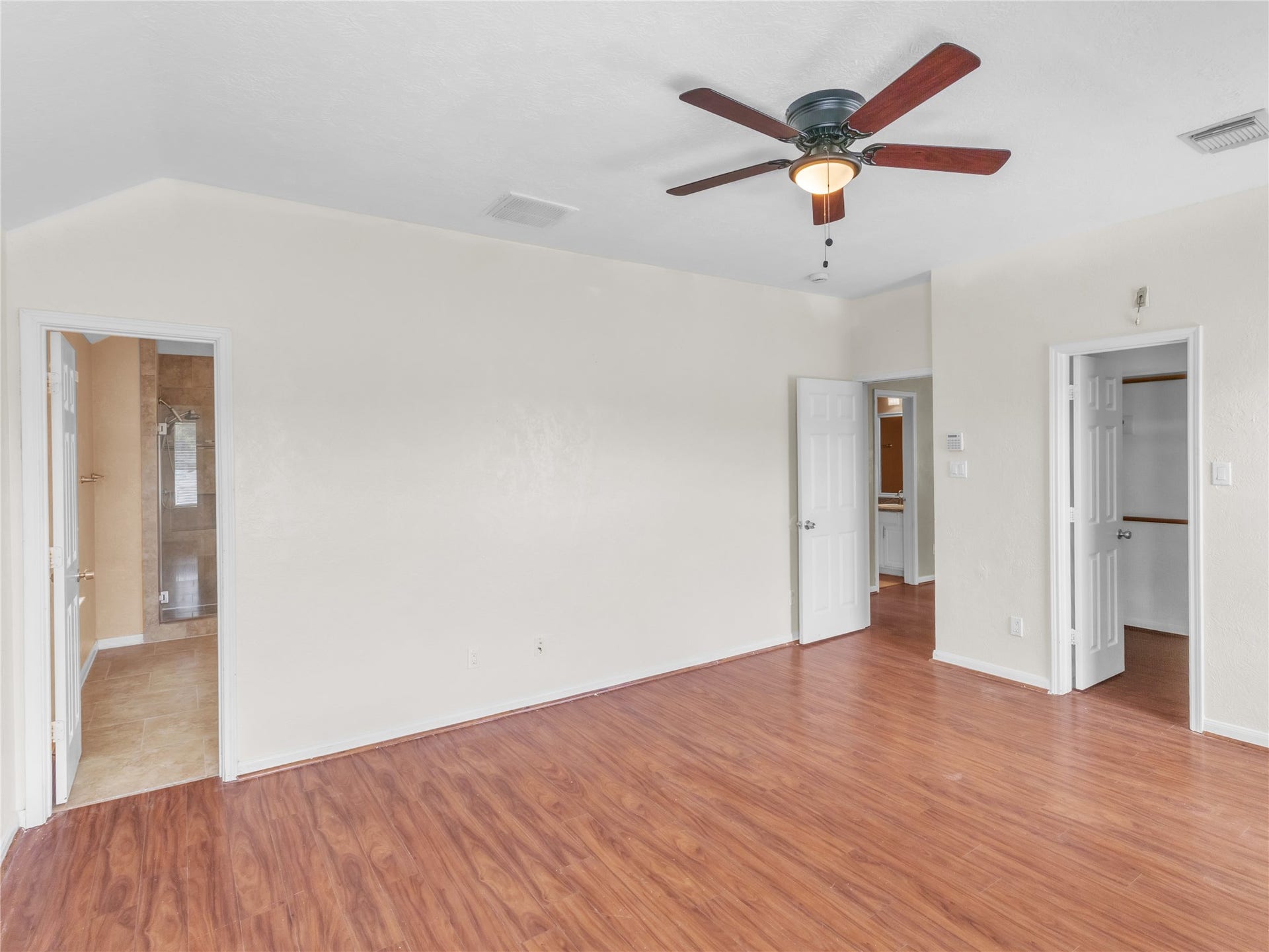 14811 Stocklin Court, Sugar Land, TX 77498 Primary bedroom 1 (2nd floor)