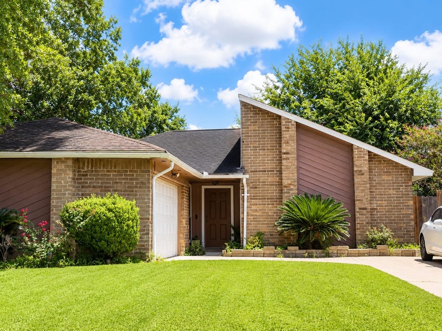Property photo for 6511 La Violetta Drive, Houston, TX