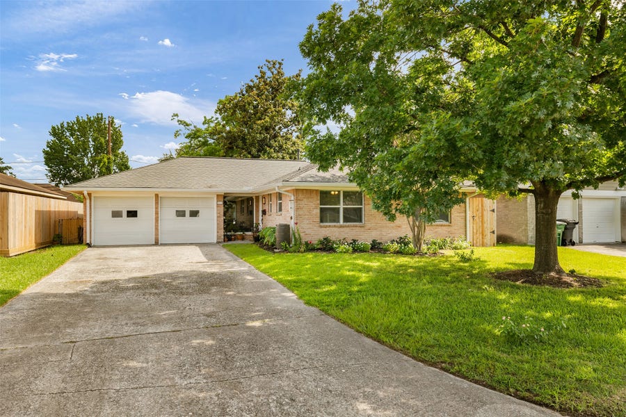 Property photo for 5618 Nina Lee Lane, Houston, TX