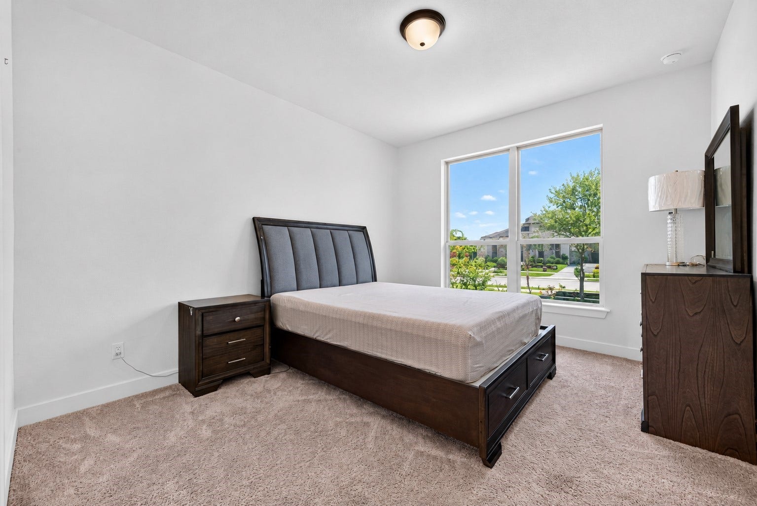 2511 Falling Fig Lane, Richmond, TX 77406 A beautifully appointed first-floor guest bedroom featuring a private en-suite bathroom, offering an elevated level of comfort, privacy, and convenience for visiting guests or multigenerational living