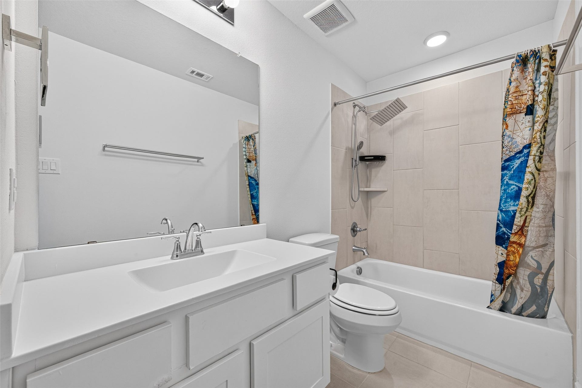 2511 Falling Fig Lane, Richmond, TX 77406 Secondary bedroom #3s en-suite bathroom offers a private, well-appointed space that combines everyday convenience with a polished, contemporary fee