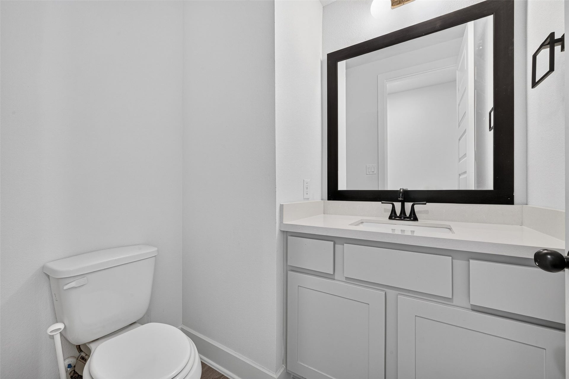 2511 Falling Fig Lane, Richmond, TX 77406 A conveniently located first-floor powder room featuring a polished, inviting design that adds a touch of elegance and comfort for guests and everyday living