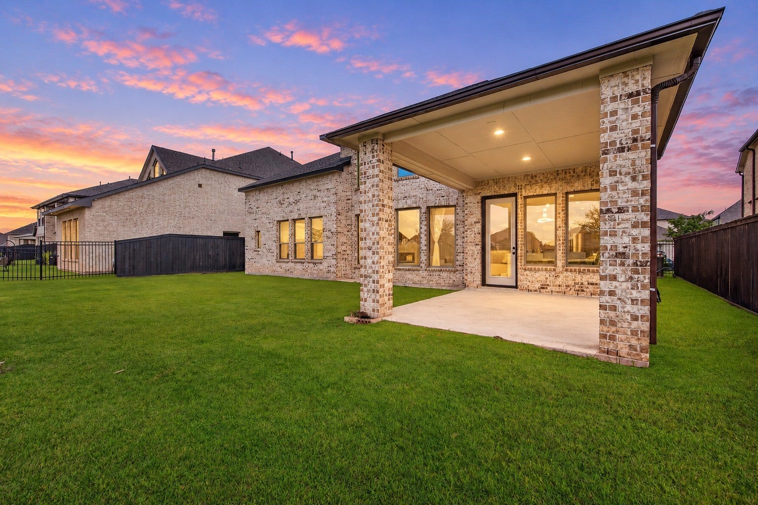 2511 Falling Fig Lane, Richmond, TX 77406 Enjoy the expansive backyard and covered patio, an inviting outdoor retreat perfect for peaceful relaxation, elegant entertaining, and creating cherished memories with family and friends