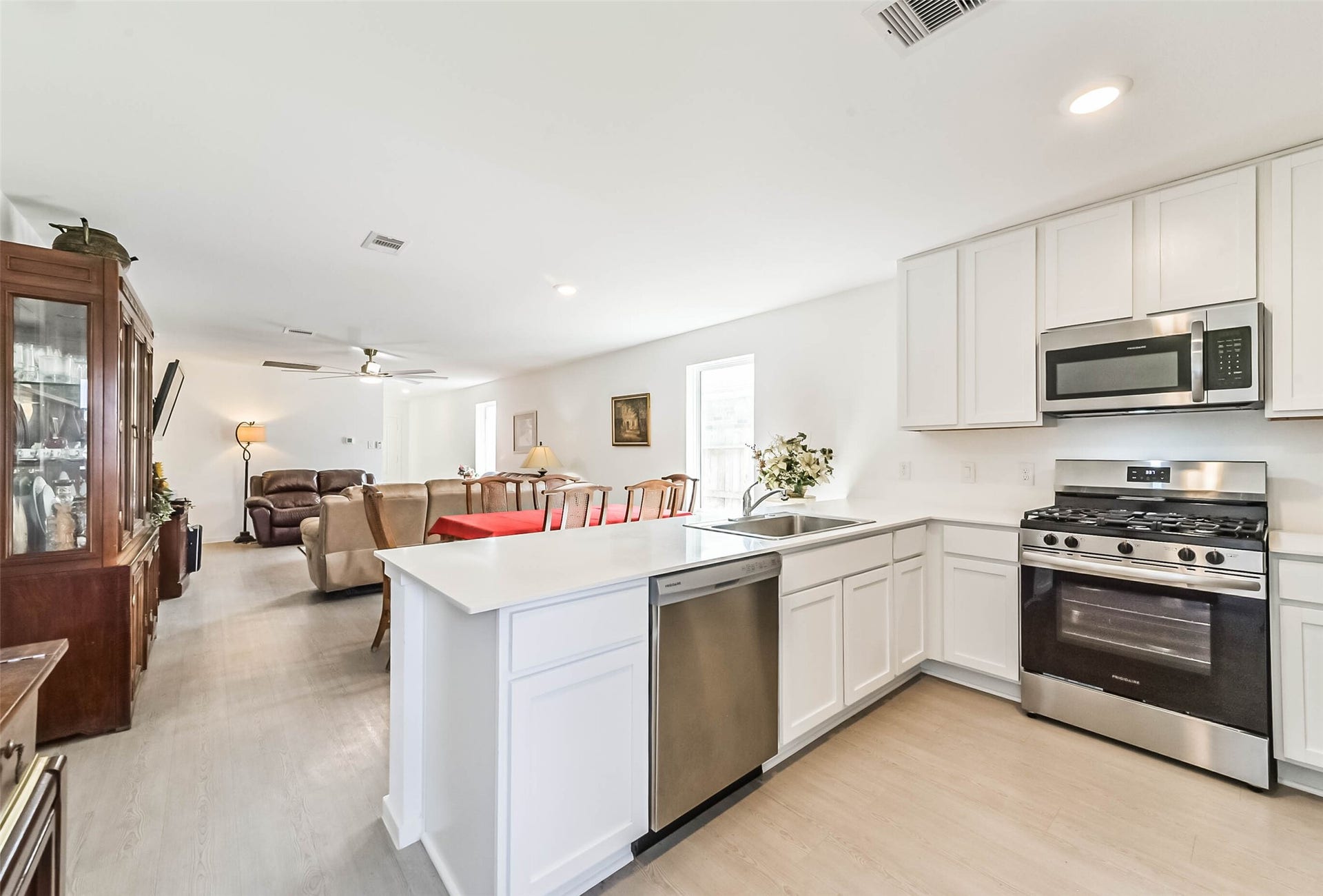 28814 Texas Plains Drive, Hockley, TX 77447