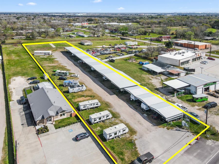 Property photo for 621 S Main Street, Highlands, TX