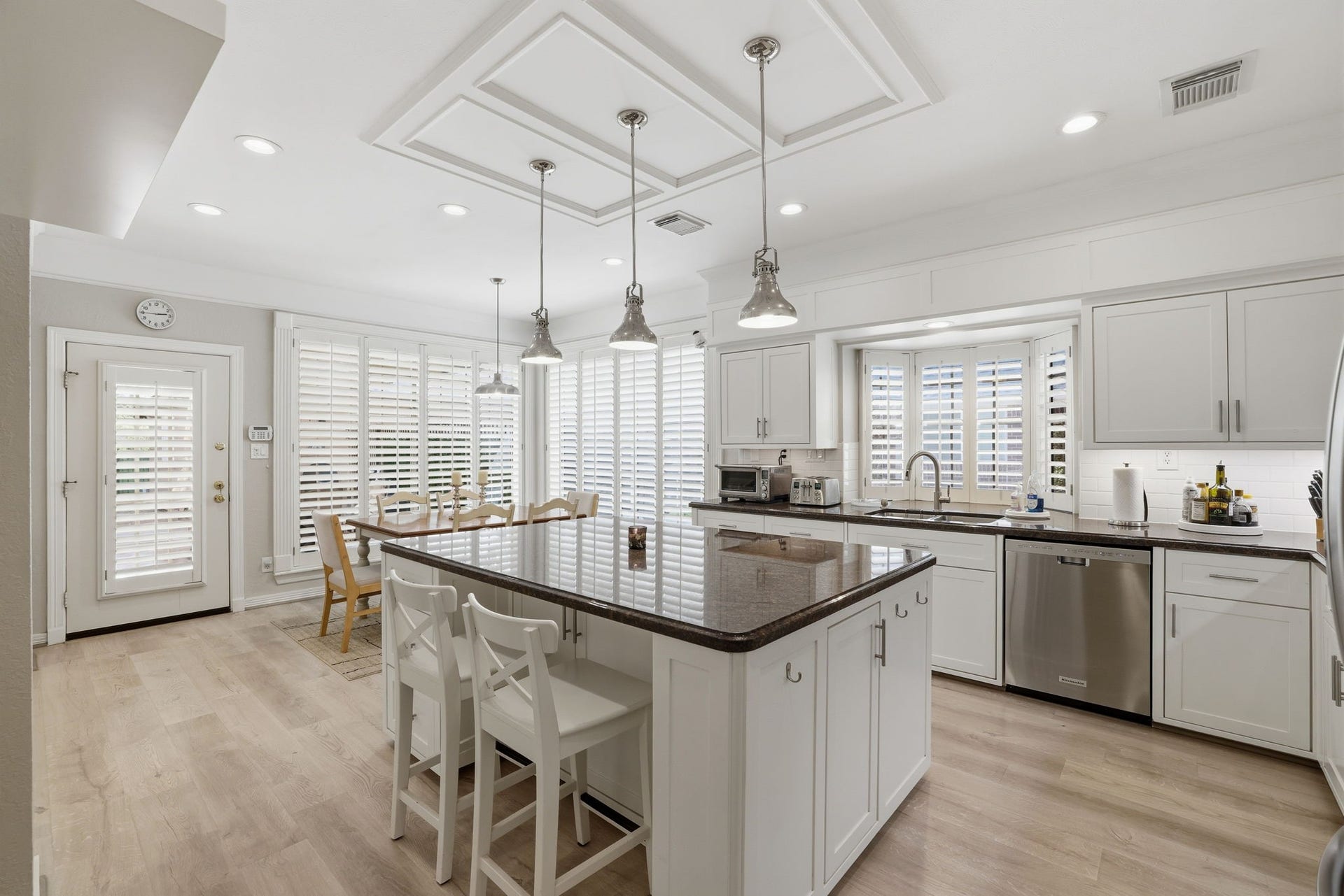 4519 Castlewood Street, Sugar Land, TX 77479 Another great shot of the big kitchen