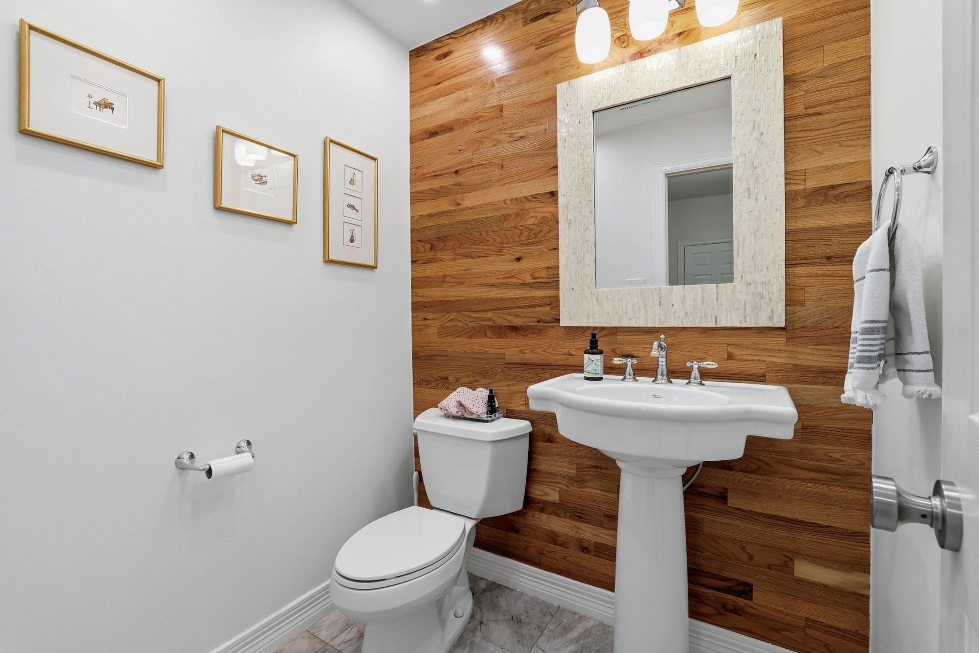 4519 Castlewood Street, Sugar Land, TX 77479 Great powder room downstairs