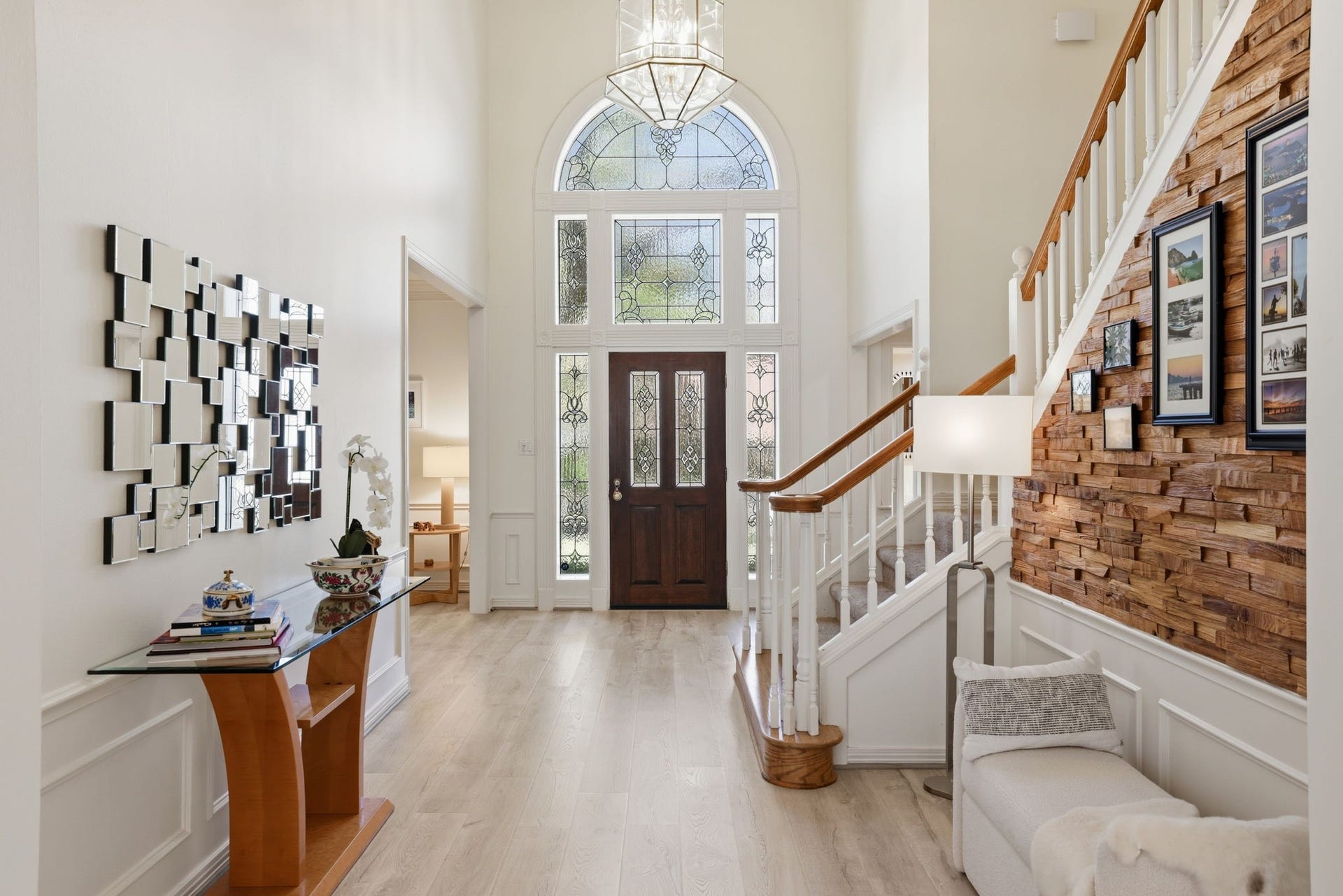 4519 Castlewood Street, Sugar Land, TX 77479 Beautiful spacious foyer! You are entering a beautifully renovated house with a thick high-quality waterproof flooring throughout the downstairs!