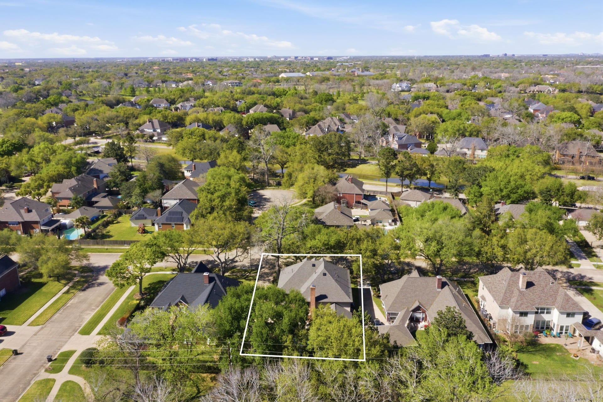 4519 Castlewood Street, Sugar Land, TX 77479 The home is zoned to zone to three exemplary schools: Commonwealth Elementary, Fort Settlement MS, and Clements High school
