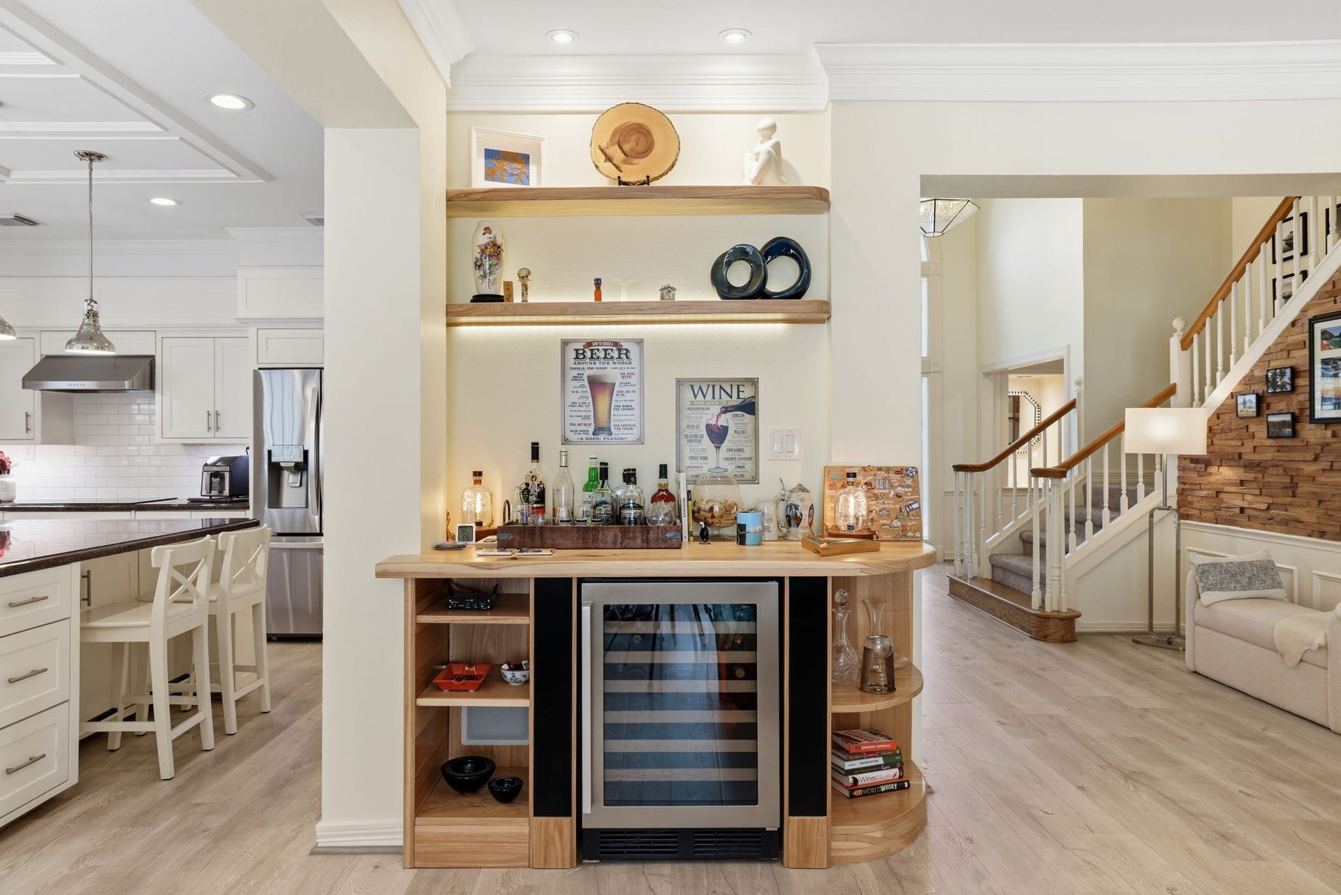 4519 Castlewood Street, Sugar Land, TX 77479 Recessed light over the bar area