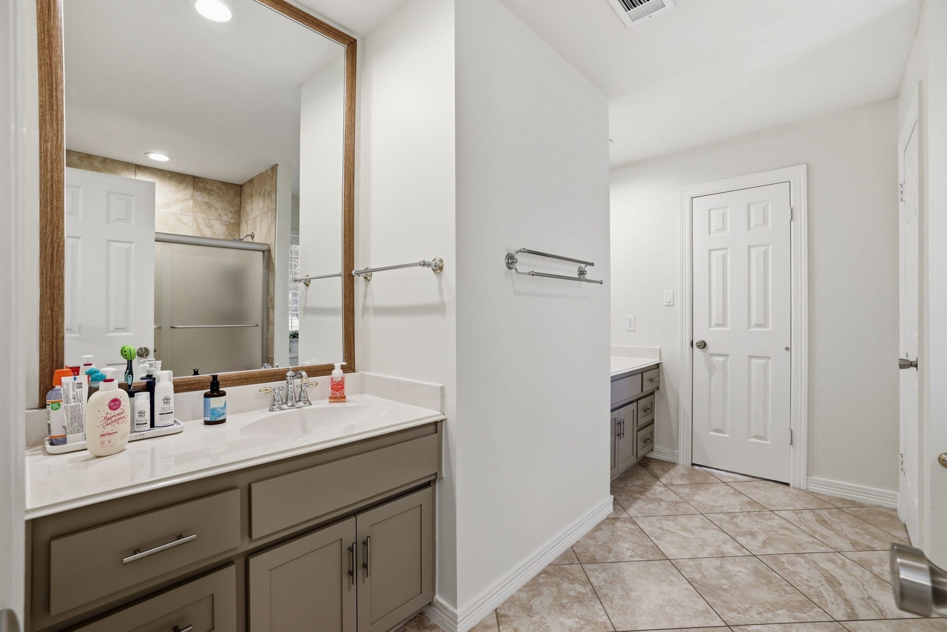 4519 Castlewood Street, Sugar Land, TX 77479 Very spacious bathrooms upstairs too!