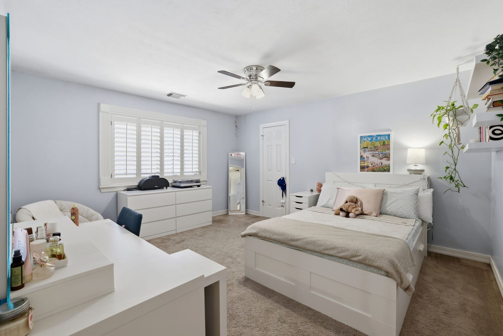 4519 Castlewood Street, Sugar Land, TX 77479 Bedroom no. 2 Huge and full of natural light and a walking clloset!