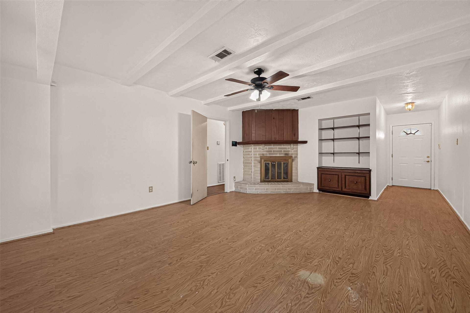 7742 Willow Mint Lane, Houston, TX 77086 Another view of the living room area
