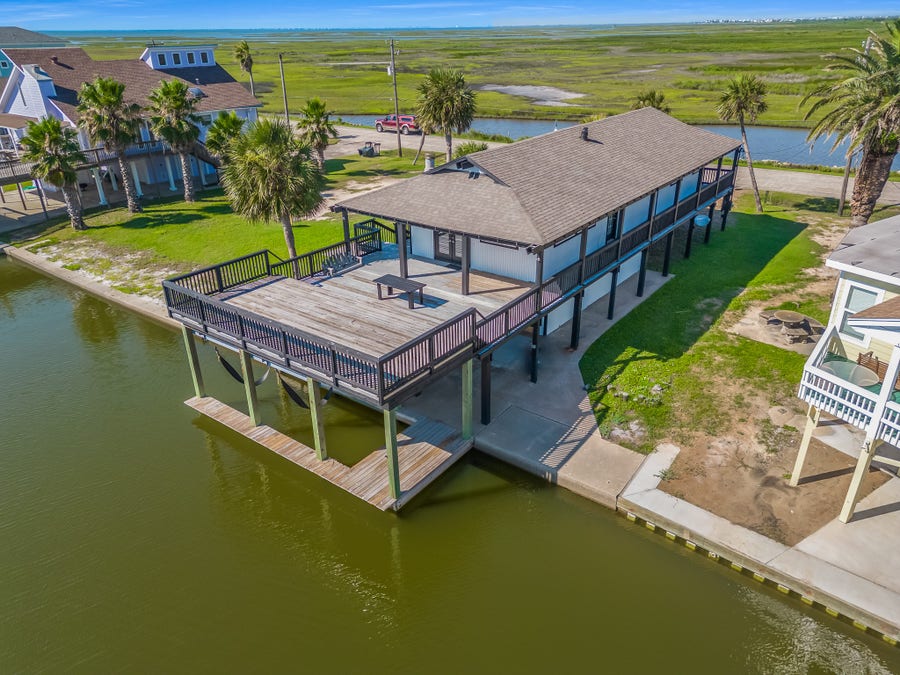 Property photo for 4907 Jolly Roger Road, Jamaica Beach, TX
