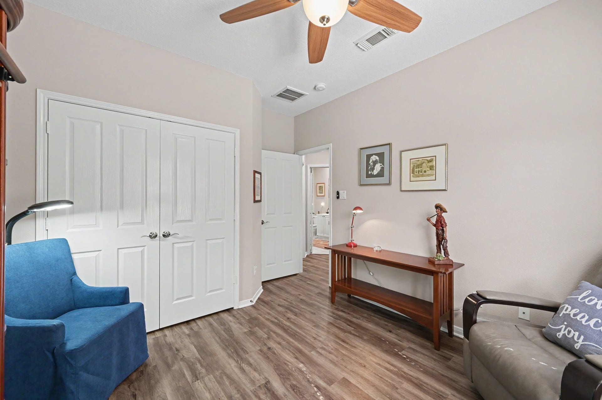 43 S Plum Crest Circle, The Woodlands, TX 77382 Bedroom/library