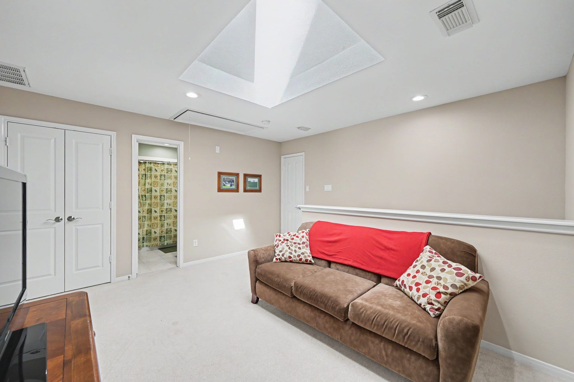 43 S Plum Crest Circle, The Woodlands, TX 77382 43 S Plum Crest Circle, The Woodlands, TX 77382