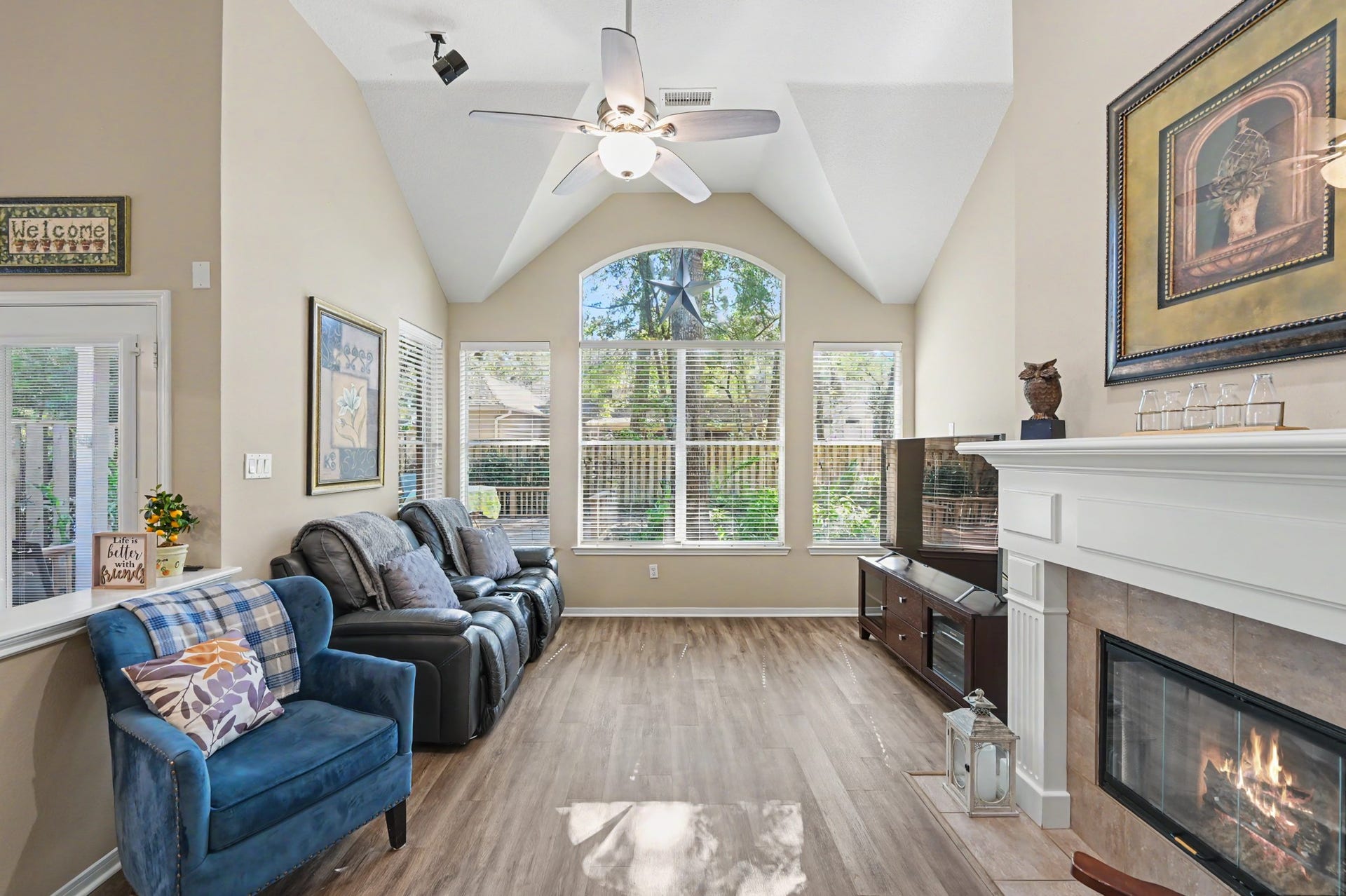 43 S Plum Crest Circle, The Woodlands, TX 77382 Den