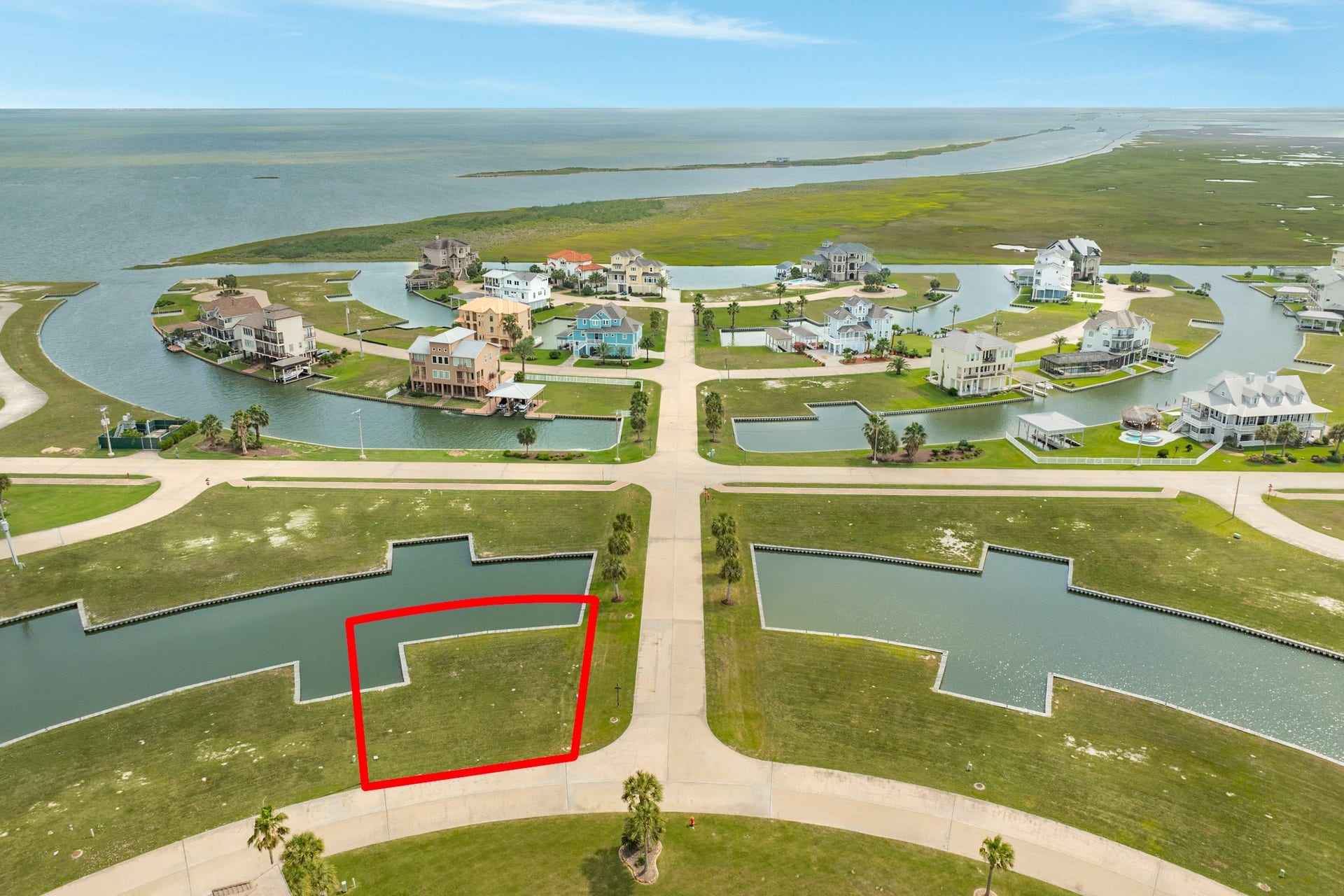 21 Big Torch, Hitchcock, TX 77563 This lot is close to the bay but not too close to give you additional privacy.