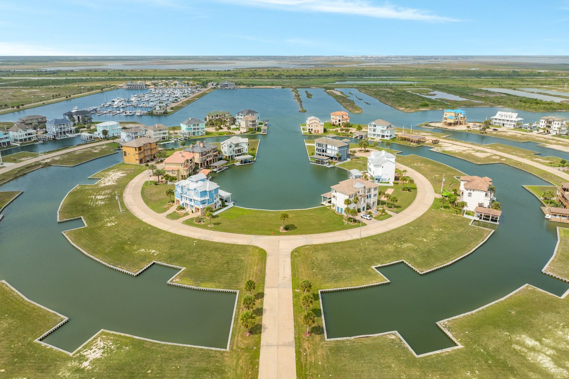 21 Big Torch, Hitchcock, TX 77563 Wide canals